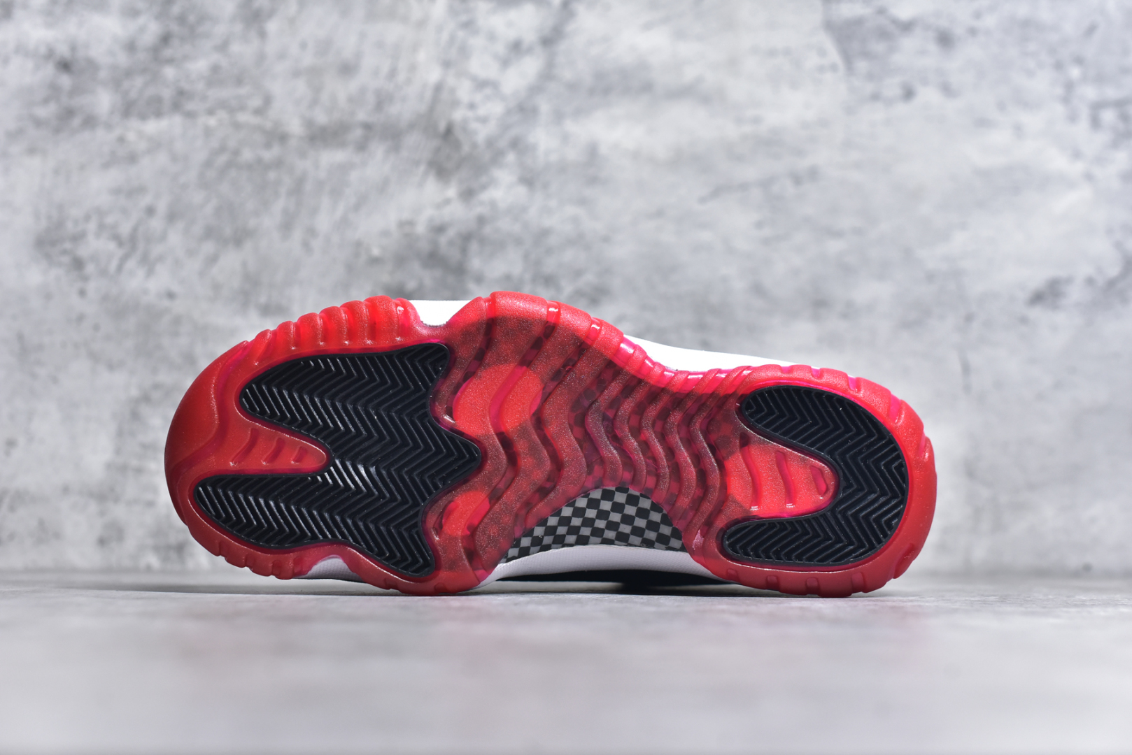 图片[6]-#Air Jordan 11 Retro 💯外贸平台独立订单 大厂出品 原楦原档案数据开模打造 原厂中底拉帮钢印 原厂漆皮 防冻不开裂 头层皮料 原装鞋撑 水晶大底正确色度色泽 原楦原数据刺绣 原厂车缝走线及对位 毫厘不差 飞人logo采用原数据电脑刺绣 原装正品碳纤维真实碳板 增强抗扭 原内标 原盒标 正确官方原盒 原厂防氧化水晶外底 原厂配套厂全掌solo气垫 尺码：36-47.5-选品中心