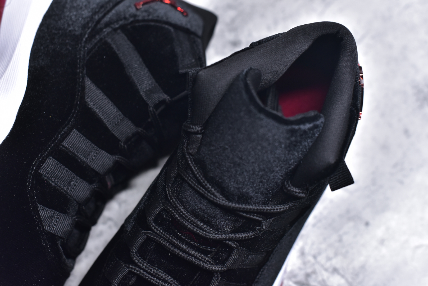 图片[9]-#Air Jordan 11 Retro 💯外贸平台独立订单 大厂出品 原楦原档案数据开模打造 原厂中底拉帮钢印 原厂漆皮 防冻不开裂 头层皮料 原装鞋撑 水晶大底正确色度色泽 原楦原数据刺绣 原厂车缝走线及对位 毫厘不差 飞人logo采用原数据电脑刺绣 原装正品碳纤维真实碳板 增强抗扭 原内标 原盒标 正确官方原盒 原厂防氧化水晶外底 原厂配套厂全掌solo气垫 尺码：36-47.5-选品中心