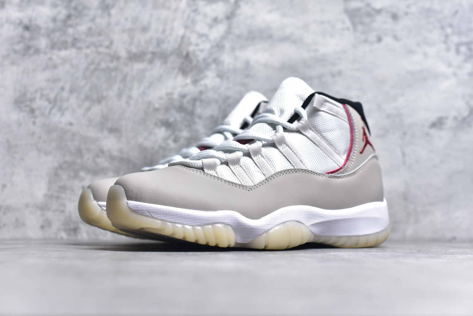 图片[2]-#Air Jordan 11 Retro 💯外贸平台独立订单 大厂出品 原楦原档案数据开模打造 原厂中底拉帮钢印 原厂漆皮 防冻不开裂 头层皮料 原装鞋撑 水晶大底正确色度色泽 原楦原数据刺绣 原厂车缝走线及对位 毫厘不差 飞人logo采用原数据电脑刺绣 原装正品碳纤维真实碳板 增强抗扭 原内标 原盒标 正确官方原盒 原厂防氧化水晶外底 原厂配套厂全掌solo气垫 尺码：36-47.5-选品中心