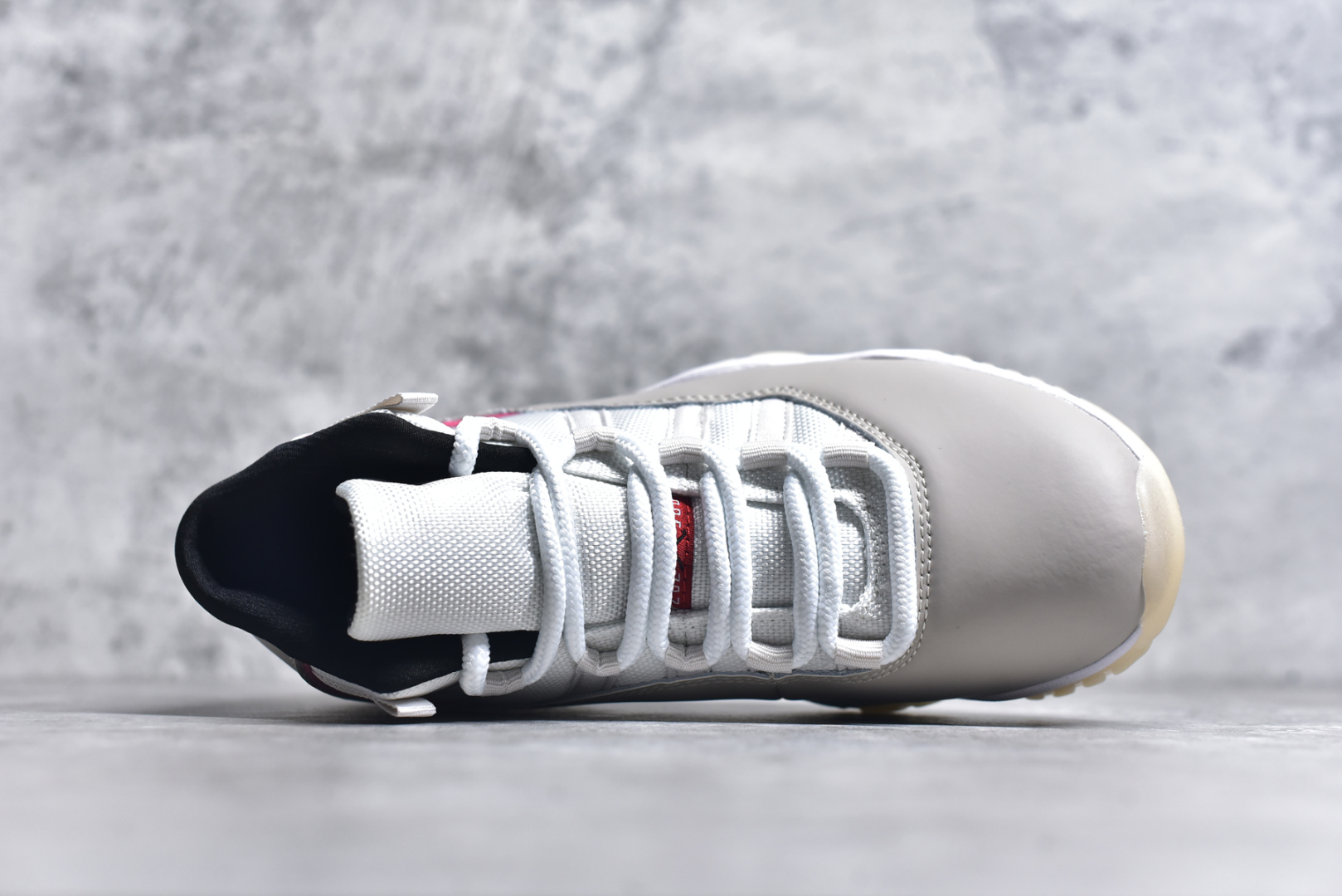 图片[4]-#Air Jordan 11 Retro 💯外贸平台独立订单 大厂出品 原楦原档案数据开模打造 原厂中底拉帮钢印 原厂漆皮 防冻不开裂 头层皮料 原装鞋撑 水晶大底正确色度色泽 原楦原数据刺绣 原厂车缝走线及对位 毫厘不差 飞人logo采用原数据电脑刺绣 原装正品碳纤维真实碳板 增强抗扭 原内标 原盒标 正确官方原盒 原厂防氧化水晶外底 原厂配套厂全掌solo气垫 尺码：36-47.5-选品中心
