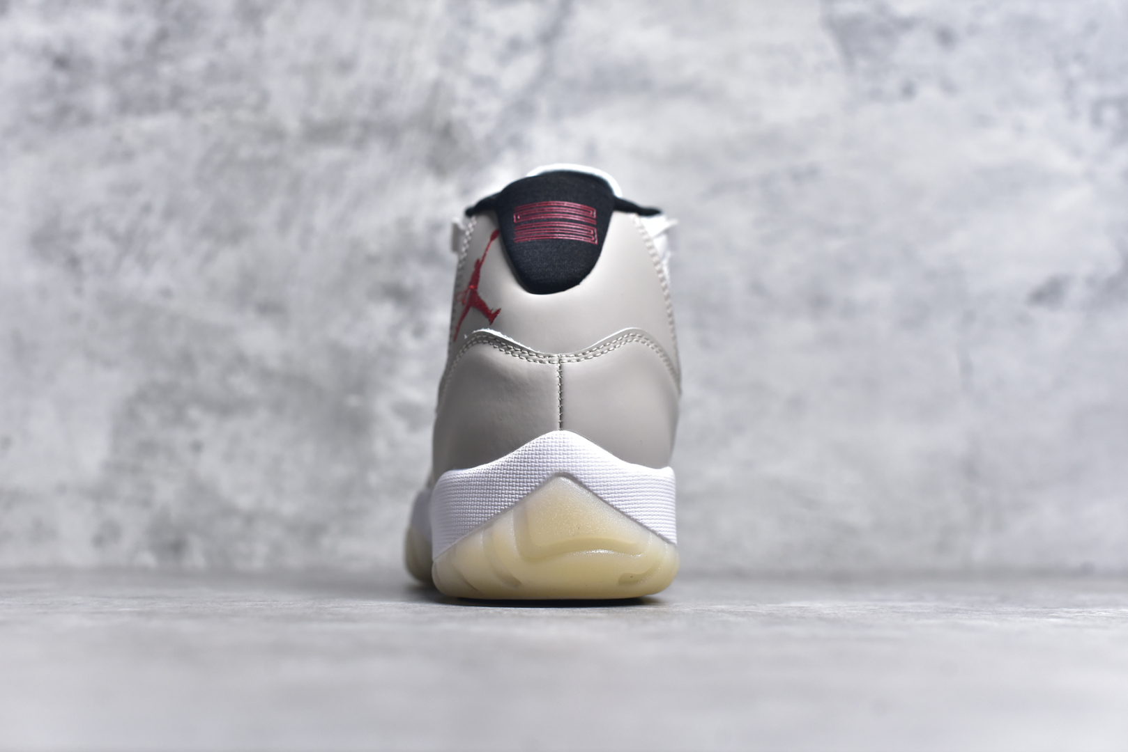 图片[5]-#Air Jordan 11 Retro 💯外贸平台独立订单 大厂出品 原楦原档案数据开模打造 原厂中底拉帮钢印 原厂漆皮 防冻不开裂 头层皮料 原装鞋撑 水晶大底正确色度色泽 原楦原数据刺绣 原厂车缝走线及对位 毫厘不差 飞人logo采用原数据电脑刺绣 原装正品碳纤维真实碳板 增强抗扭 原内标 原盒标 正确官方原盒 原厂防氧化水晶外底 原厂配套厂全掌solo气垫 尺码：36-47.5-选品中心