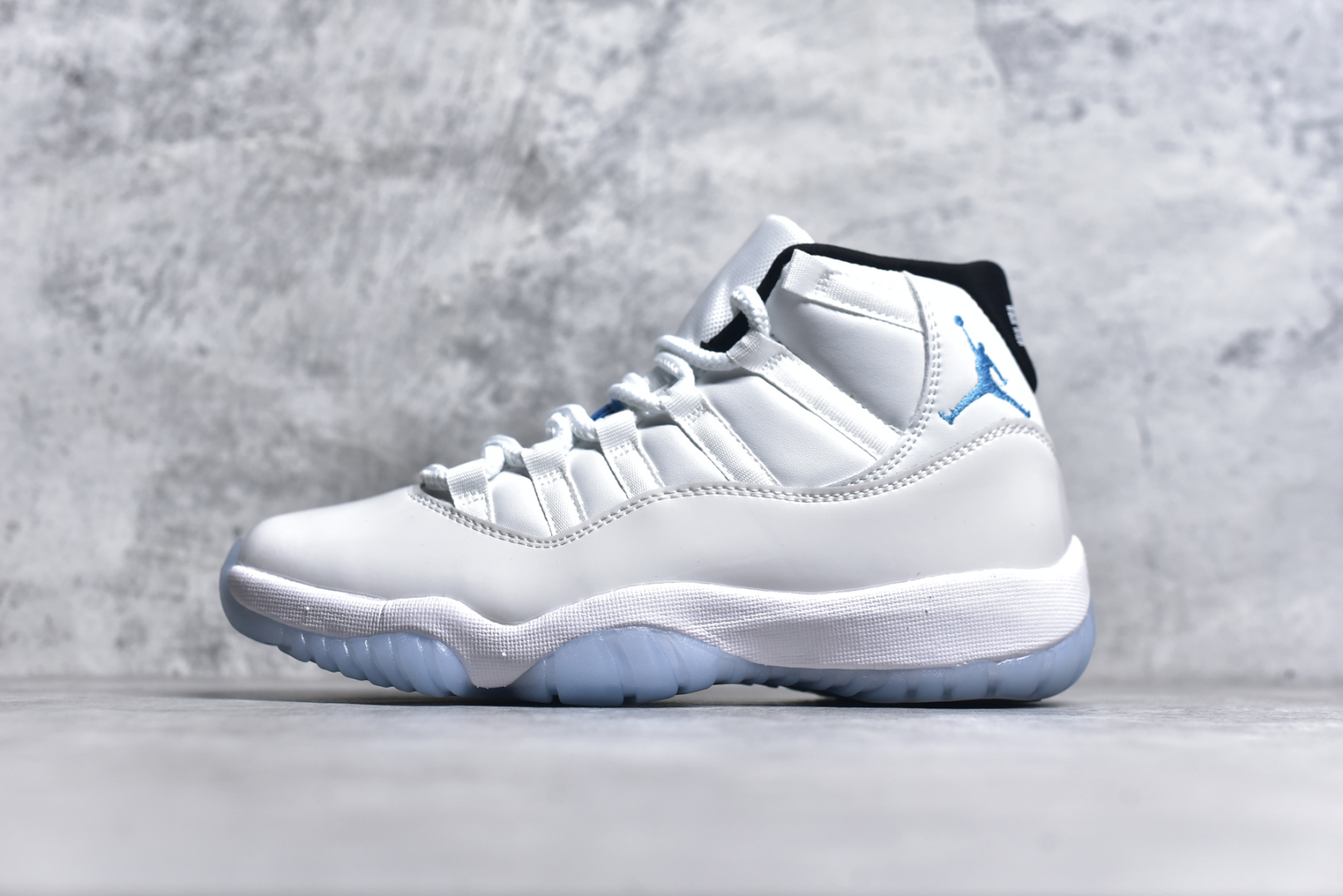#Air Jordan 11 Retro 💯外贸平台独立订单 大厂出品 原楦原档案数据开模打造 原厂中底拉帮钢印 原厂漆皮 防冻不开裂 头层皮料 原装鞋撑 水晶大底正确色度色泽 原楦原数据刺绣 原厂车缝走线及对位 毫厘不差 飞人logo采用原数据电脑刺绣 原装正品碳纤维真实碳板 增强抗扭 原内标 原盒标 正确官方原盒 原厂防氧化水晶外底 原厂配套厂全掌solo气垫 尺码：36-47.5-选品中心