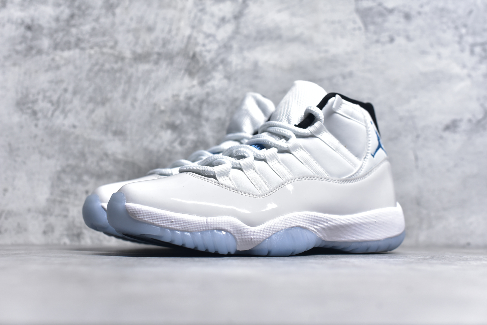 图片[2]-#Air Jordan 11 Retro 💯外贸平台独立订单 大厂出品 原楦原档案数据开模打造 原厂中底拉帮钢印 原厂漆皮 防冻不开裂 头层皮料 原装鞋撑 水晶大底正确色度色泽 原楦原数据刺绣 原厂车缝走线及对位 毫厘不差 飞人logo采用原数据电脑刺绣 原装正品碳纤维真实碳板 增强抗扭 原内标 原盒标 正确官方原盒 原厂防氧化水晶外底 原厂配套厂全掌solo气垫 尺码：36-47.5-选品中心