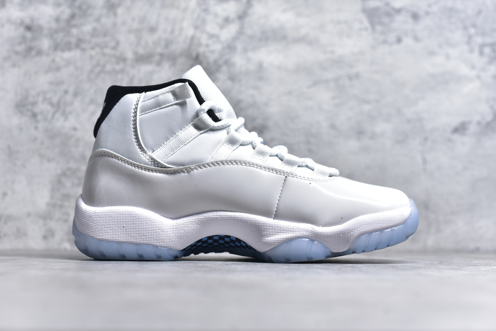 图片[3]-#Air Jordan 11 Retro 💯外贸平台独立订单 大厂出品 原楦原档案数据开模打造 原厂中底拉帮钢印 原厂漆皮 防冻不开裂 头层皮料 原装鞋撑 水晶大底正确色度色泽 原楦原数据刺绣 原厂车缝走线及对位 毫厘不差 飞人logo采用原数据电脑刺绣 原装正品碳纤维真实碳板 增强抗扭 原内标 原盒标 正确官方原盒 原厂防氧化水晶外底 原厂配套厂全掌solo气垫 尺码：36-47.5-选品中心