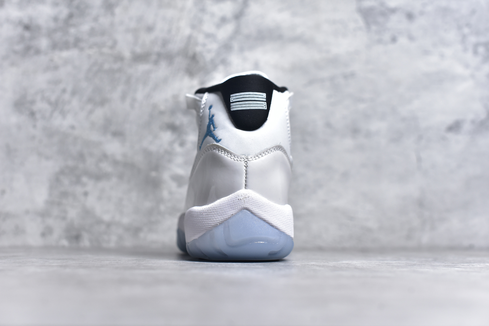 图片[5]-#Air Jordan 11 Retro 💯外贸平台独立订单 大厂出品 原楦原档案数据开模打造 原厂中底拉帮钢印 原厂漆皮 防冻不开裂 头层皮料 原装鞋撑 水晶大底正确色度色泽 原楦原数据刺绣 原厂车缝走线及对位 毫厘不差 飞人logo采用原数据电脑刺绣 原装正品碳纤维真实碳板 增强抗扭 原内标 原盒标 正确官方原盒 原厂防氧化水晶外底 原厂配套厂全掌solo气垫 尺码：36-47.5-选品中心
