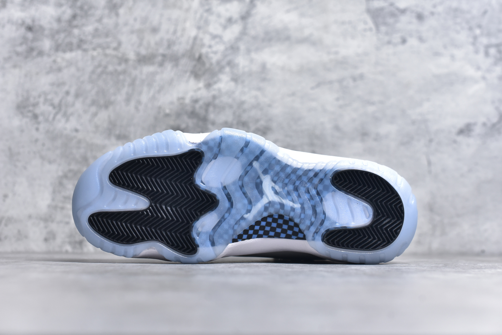 图片[6]-#Air Jordan 11 Retro 💯外贸平台独立订单 大厂出品 原楦原档案数据开模打造 原厂中底拉帮钢印 原厂漆皮 防冻不开裂 头层皮料 原装鞋撑 水晶大底正确色度色泽 原楦原数据刺绣 原厂车缝走线及对位 毫厘不差 飞人logo采用原数据电脑刺绣 原装正品碳纤维真实碳板 增强抗扭 原内标 原盒标 正确官方原盒 原厂防氧化水晶外底 原厂配套厂全掌solo气垫 尺码：36-47.5-选品中心