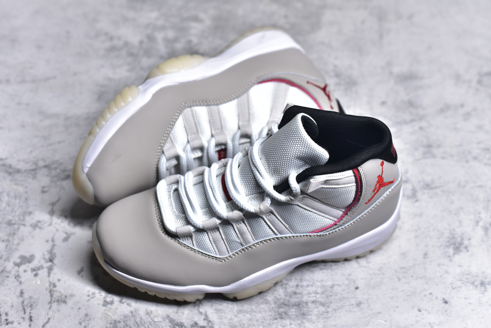 图片[7]-#Air Jordan 11 Retro 💯外贸平台独立订单 大厂出品 原楦原档案数据开模打造 原厂中底拉帮钢印 原厂漆皮 防冻不开裂 头层皮料 原装鞋撑 水晶大底正确色度色泽 原楦原数据刺绣 原厂车缝走线及对位 毫厘不差 飞人logo采用原数据电脑刺绣 原装正品碳纤维真实碳板 增强抗扭 原内标 原盒标 正确官方原盒 原厂防氧化水晶外底 原厂配套厂全掌solo气垫 尺码：36-47.5-选品中心