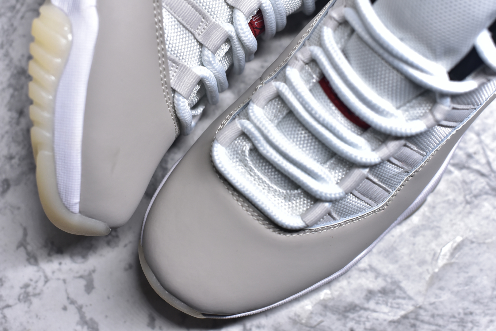 图片[8]-#Air Jordan 11 Retro 💯外贸平台独立订单 大厂出品 原楦原档案数据开模打造 原厂中底拉帮钢印 原厂漆皮 防冻不开裂 头层皮料 原装鞋撑 水晶大底正确色度色泽 原楦原数据刺绣 原厂车缝走线及对位 毫厘不差 飞人logo采用原数据电脑刺绣 原装正品碳纤维真实碳板 增强抗扭 原内标 原盒标 正确官方原盒 原厂防氧化水晶外底 原厂配套厂全掌solo气垫 尺码：36-47.5-选品中心