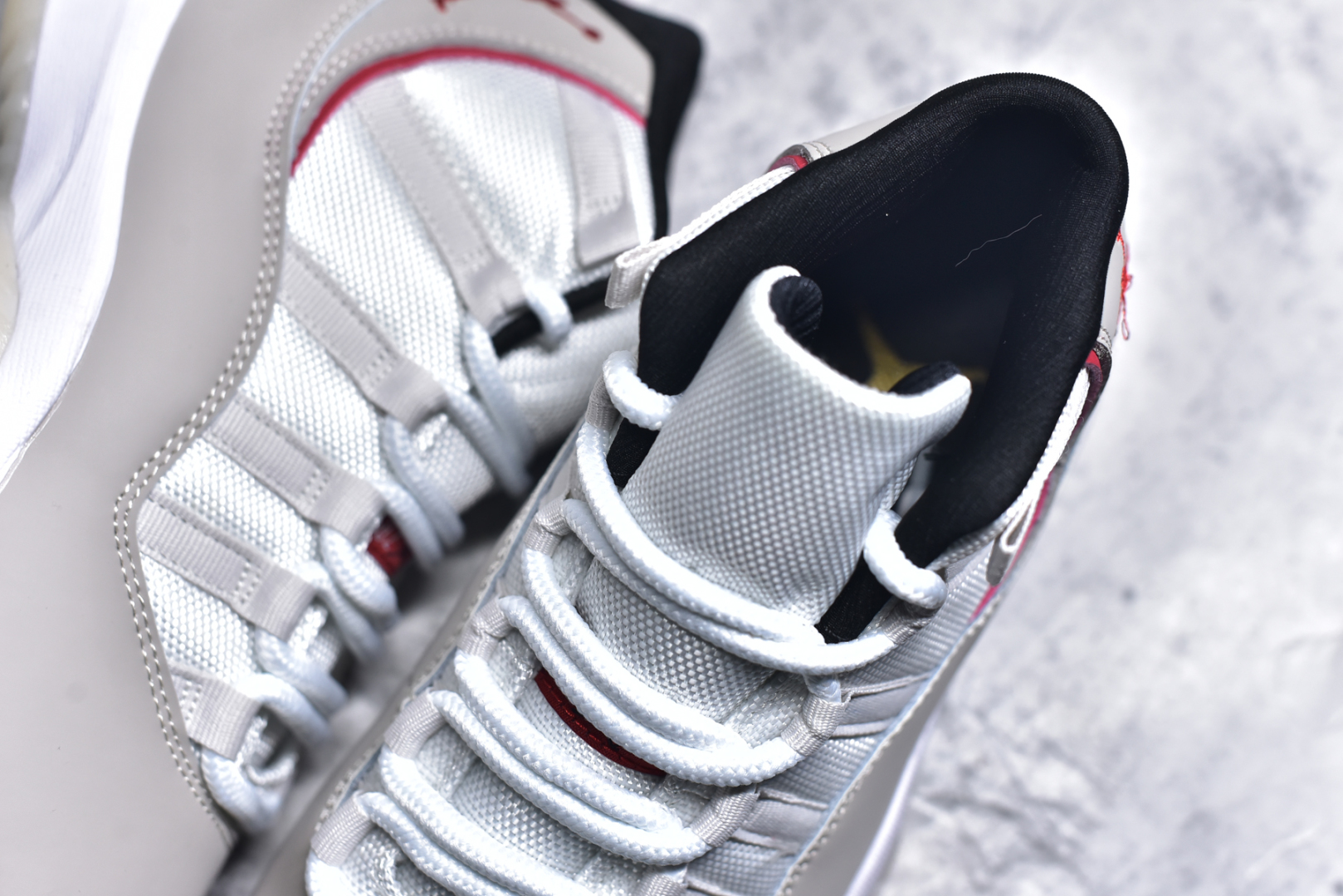 图片[9]-#Air Jordan 11 Retro 💯外贸平台独立订单 大厂出品 原楦原档案数据开模打造 原厂中底拉帮钢印 原厂漆皮 防冻不开裂 头层皮料 原装鞋撑 水晶大底正确色度色泽 原楦原数据刺绣 原厂车缝走线及对位 毫厘不差 飞人logo采用原数据电脑刺绣 原装正品碳纤维真实碳板 增强抗扭 原内标 原盒标 正确官方原盒 原厂防氧化水晶外底 原厂配套厂全掌solo气垫 尺码：36-47.5-选品中心