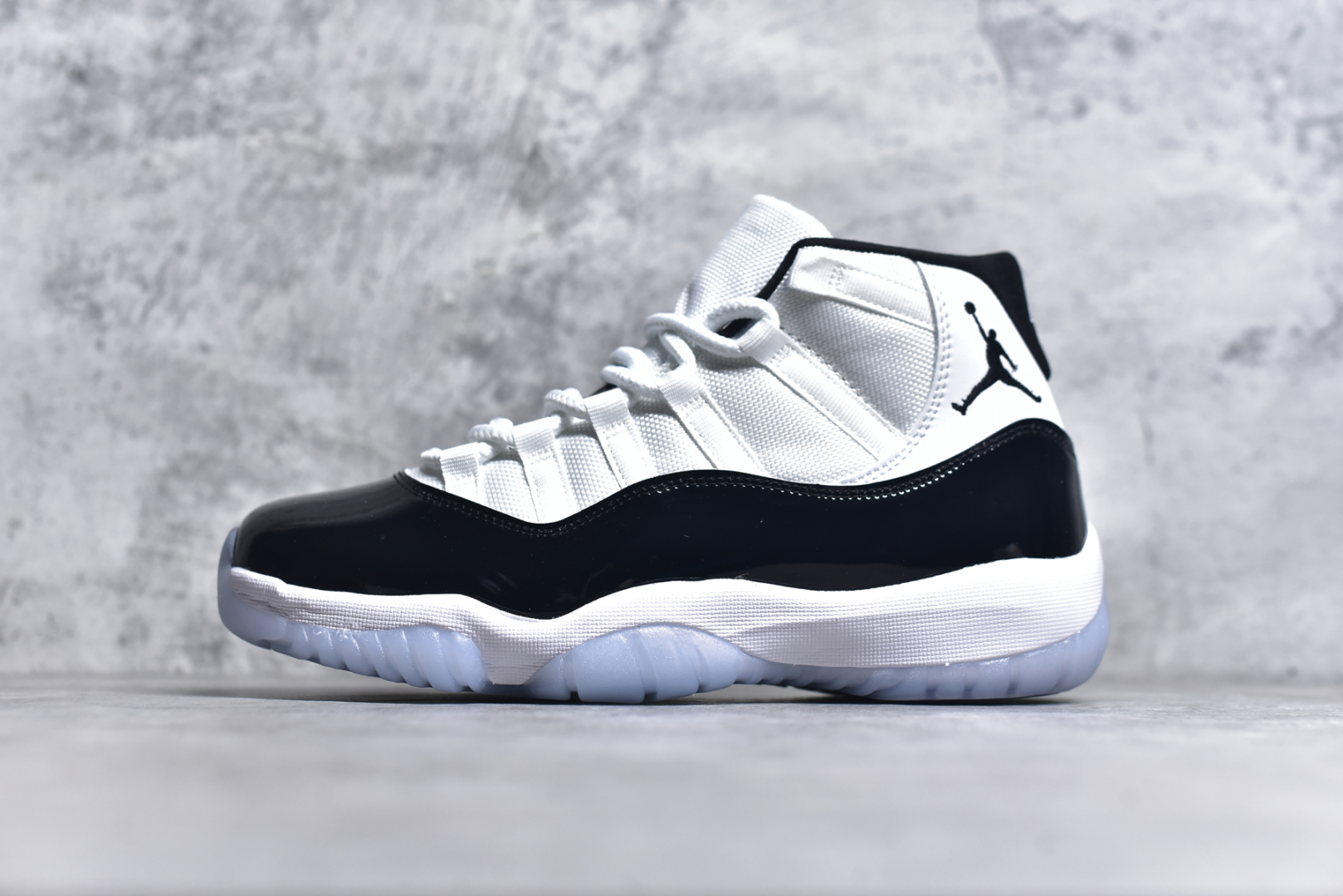 #Air Jordan 11 Retro 💯外贸平台独立订单 大厂出品 原楦原档案数据开模打造 原厂中底拉帮钢印 原厂漆皮 防冻不开裂 头层皮料 原装鞋撑 水晶大底正确色度色泽 原楦原数据刺绣 原厂车缝走线及对位 毫厘不差 飞人logo采用原数据电脑刺绣 原装正品碳纤维真实碳板 增强抗扭 原内标 原盒标 正确官方原盒 原厂防氧化水晶外底 原厂配套厂全掌solo气垫 尺码：36-47.5-选品中心