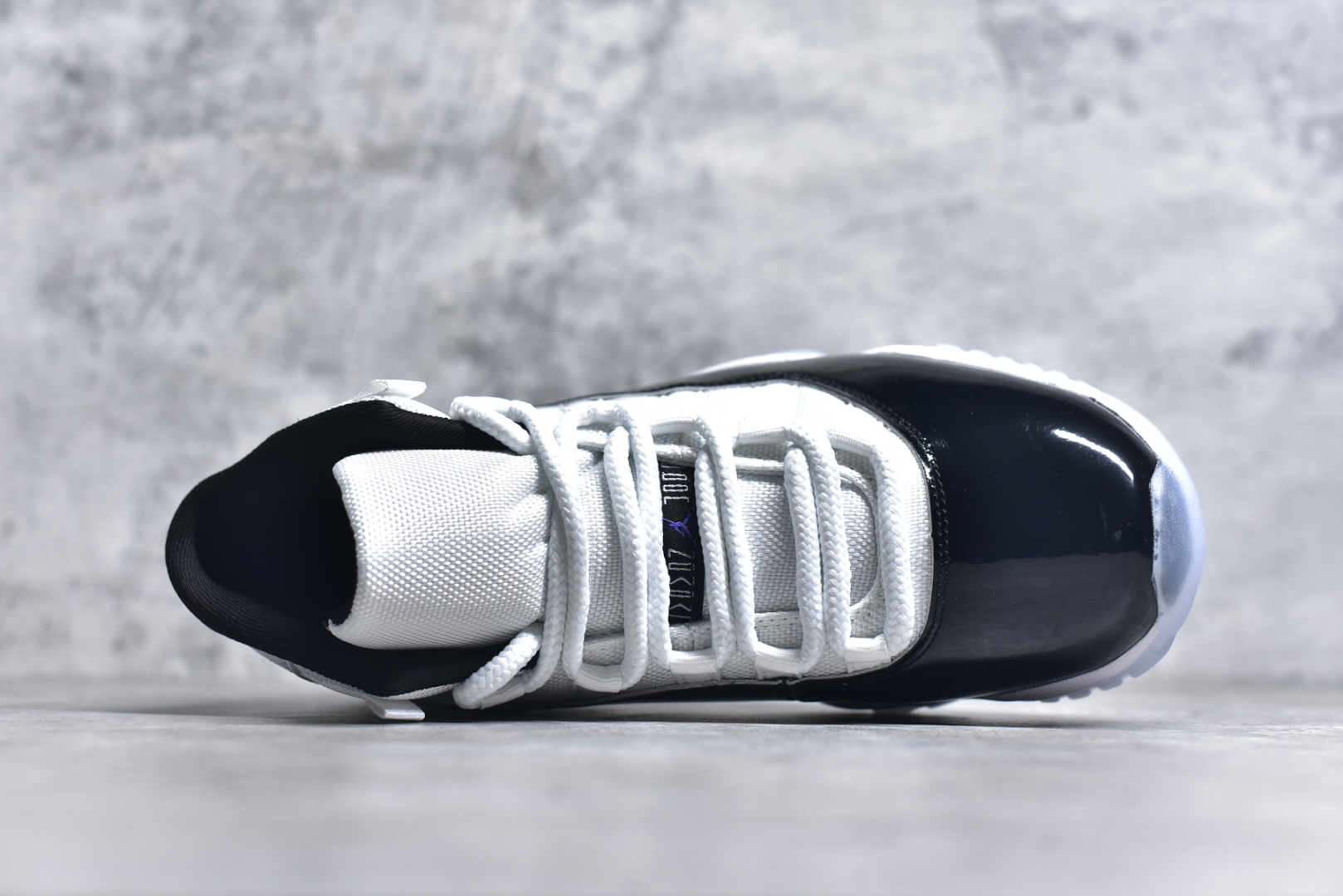 图片[4]-#Air Jordan 11 Retro 💯外贸平台独立订单 大厂出品 原楦原档案数据开模打造 原厂中底拉帮钢印 原厂漆皮 防冻不开裂 头层皮料 原装鞋撑 水晶大底正确色度色泽 原楦原数据刺绣 原厂车缝走线及对位 毫厘不差 飞人logo采用原数据电脑刺绣 原装正品碳纤维真实碳板 增强抗扭 原内标 原盒标 正确官方原盒 原厂防氧化水晶外底 原厂配套厂全掌solo气垫 尺码：36-47.5-选品中心