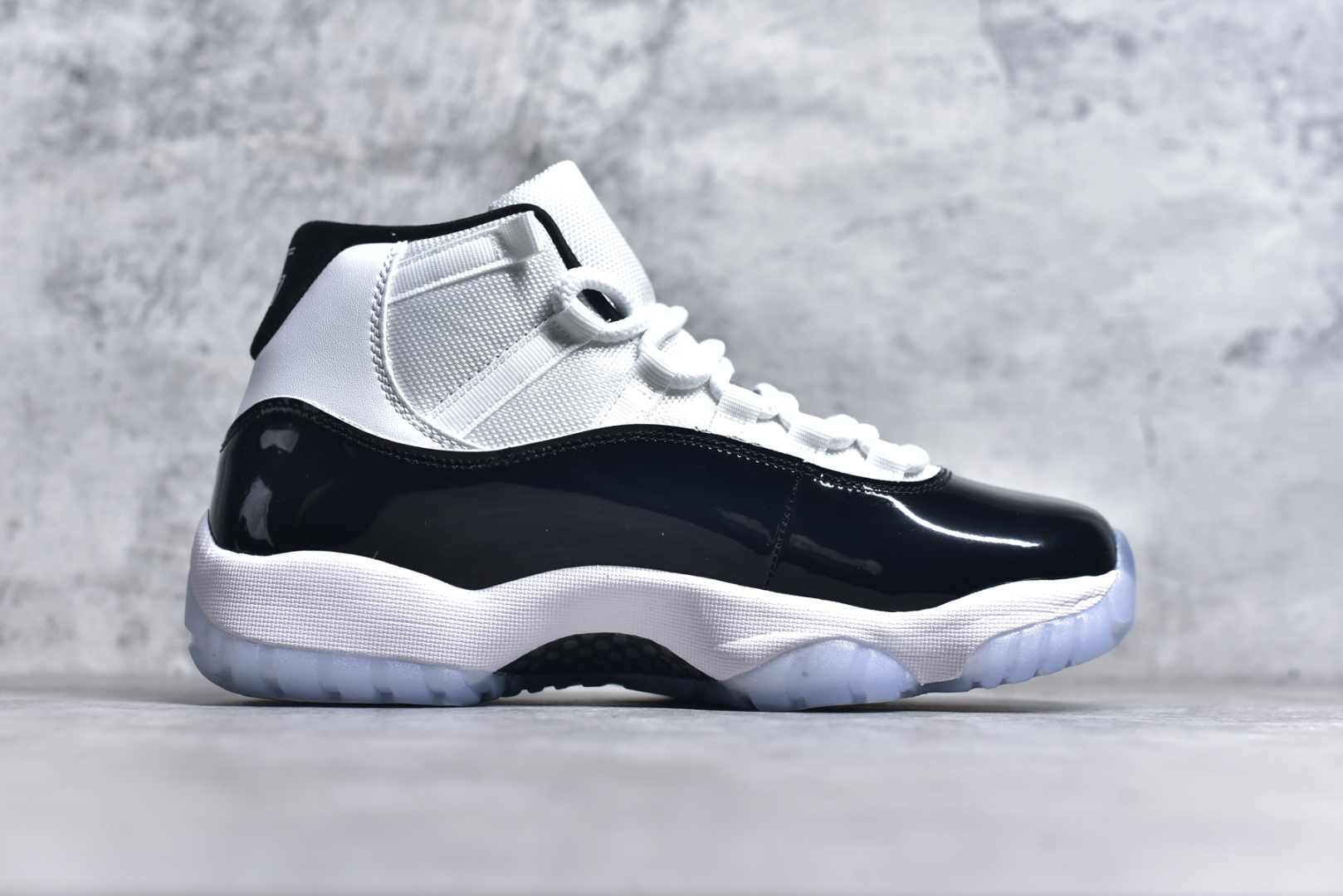 图片[3]-#Air Jordan 11 Retro 💯外贸平台独立订单 大厂出品 原楦原档案数据开模打造 原厂中底拉帮钢印 原厂漆皮 防冻不开裂 头层皮料 原装鞋撑 水晶大底正确色度色泽 原楦原数据刺绣 原厂车缝走线及对位 毫厘不差 飞人logo采用原数据电脑刺绣 原装正品碳纤维真实碳板 增强抗扭 原内标 原盒标 正确官方原盒 原厂防氧化水晶外底 原厂配套厂全掌solo气垫 尺码：36-47.5-选品中心