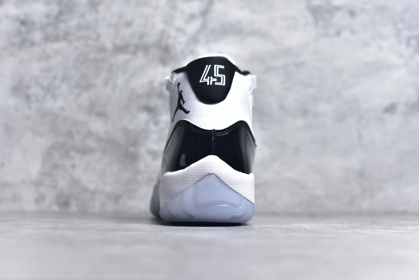 图片[5]-#Air Jordan 11 Retro 💯外贸平台独立订单 大厂出品 原楦原档案数据开模打造 原厂中底拉帮钢印 原厂漆皮 防冻不开裂 头层皮料 原装鞋撑 水晶大底正确色度色泽 原楦原数据刺绣 原厂车缝走线及对位 毫厘不差 飞人logo采用原数据电脑刺绣 原装正品碳纤维真实碳板 增强抗扭 原内标 原盒标 正确官方原盒 原厂防氧化水晶外底 原厂配套厂全掌solo气垫 尺码：36-47.5-选品中心