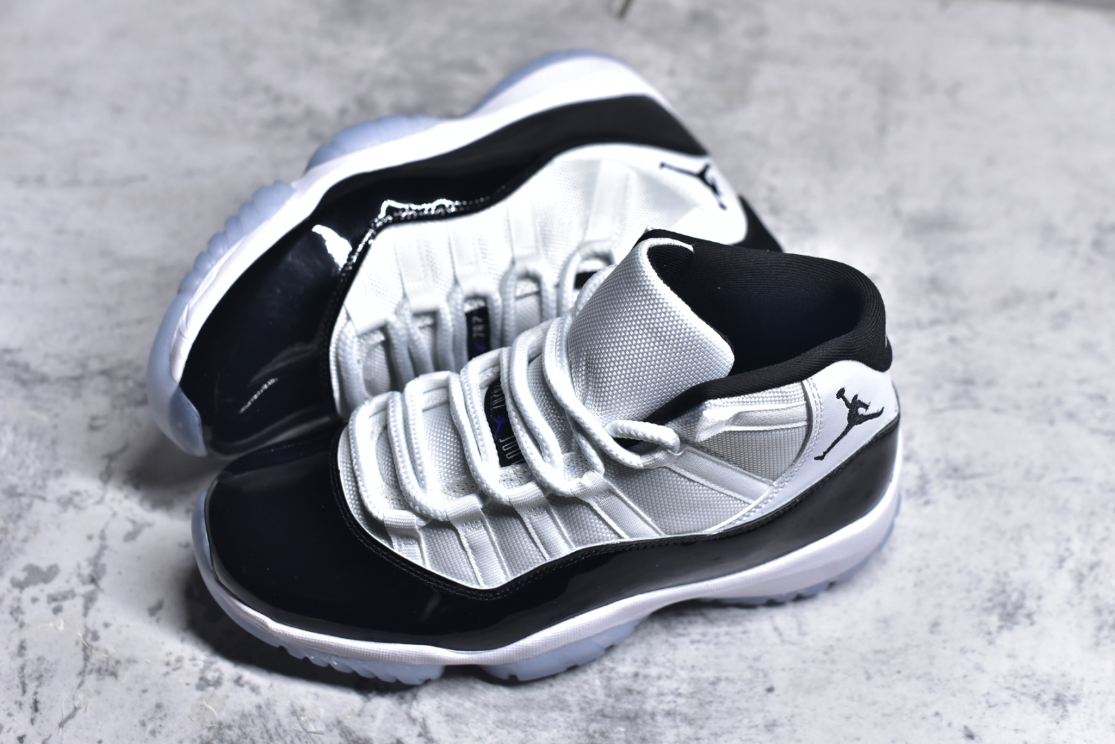 图片[7]-#Air Jordan 11 Retro 💯外贸平台独立订单 大厂出品 原楦原档案数据开模打造 原厂中底拉帮钢印 原厂漆皮 防冻不开裂 头层皮料 原装鞋撑 水晶大底正确色度色泽 原楦原数据刺绣 原厂车缝走线及对位 毫厘不差 飞人logo采用原数据电脑刺绣 原装正品碳纤维真实碳板 增强抗扭 原内标 原盒标 正确官方原盒 原厂防氧化水晶外底 原厂配套厂全掌solo气垫 尺码：36-47.5-选品中心