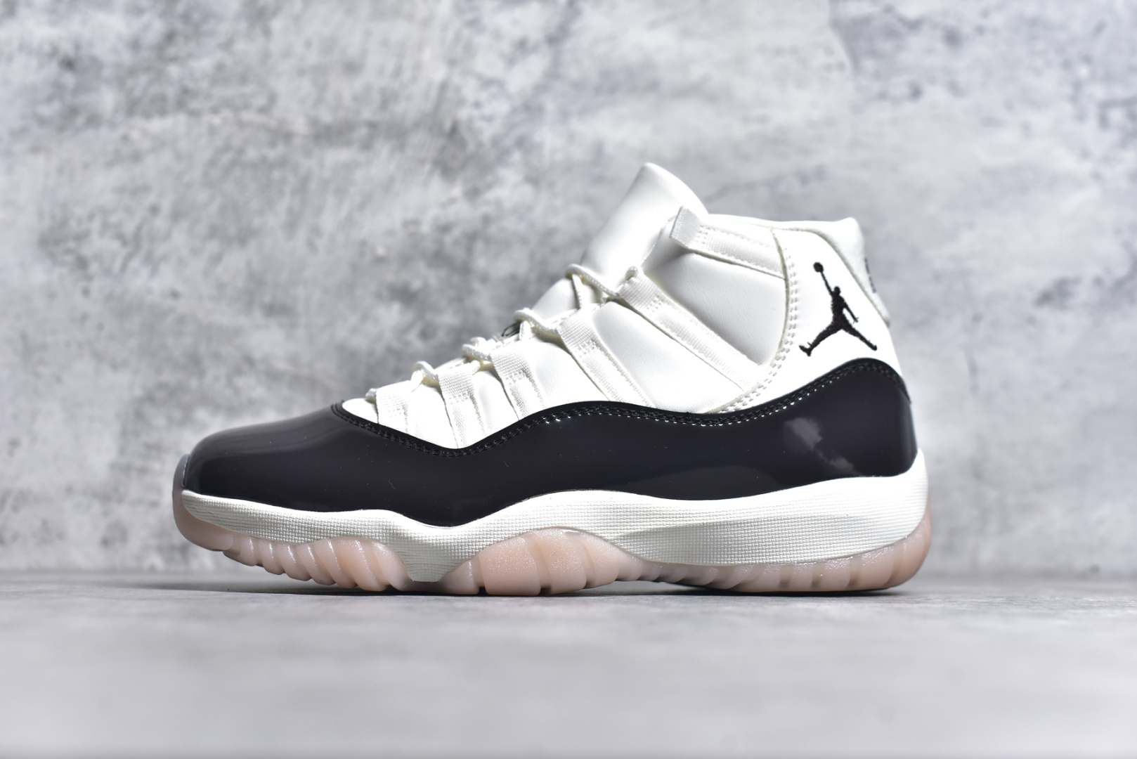 #Air Jordan 11 Retro 💯外贸平台独立订单 大厂出品 原楦原档案数据开模打造 原厂中底拉帮钢印 原厂漆皮 防冻不开裂 头层皮料 原装鞋撑 水晶大底正确色度色泽 原楦原数据刺绣 原厂车缝走线及对位 毫厘不差 飞人logo采用原数据电脑刺绣 原装正品碳纤维真实碳板 增强抗扭 原内标 原盒标 正确官方原盒 原厂防氧化水晶外底 原厂配套厂全掌solo气垫 尺码：36-47.5-选品中心