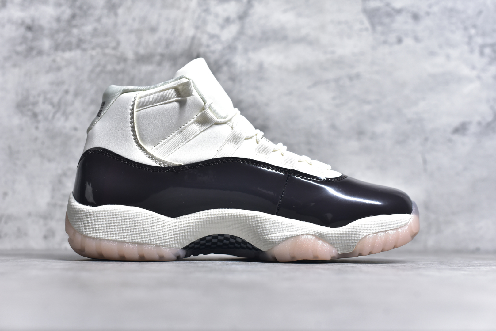 图片[3]-#Air Jordan 11 Retro 💯外贸平台独立订单 大厂出品 原楦原档案数据开模打造 原厂中底拉帮钢印 原厂漆皮 防冻不开裂 头层皮料 原装鞋撑 水晶大底正确色度色泽 原楦原数据刺绣 原厂车缝走线及对位 毫厘不差 飞人logo采用原数据电脑刺绣 原装正品碳纤维真实碳板 增强抗扭 原内标 原盒标 正确官方原盒 原厂防氧化水晶外底 原厂配套厂全掌solo气垫 尺码：36-47.5-选品中心