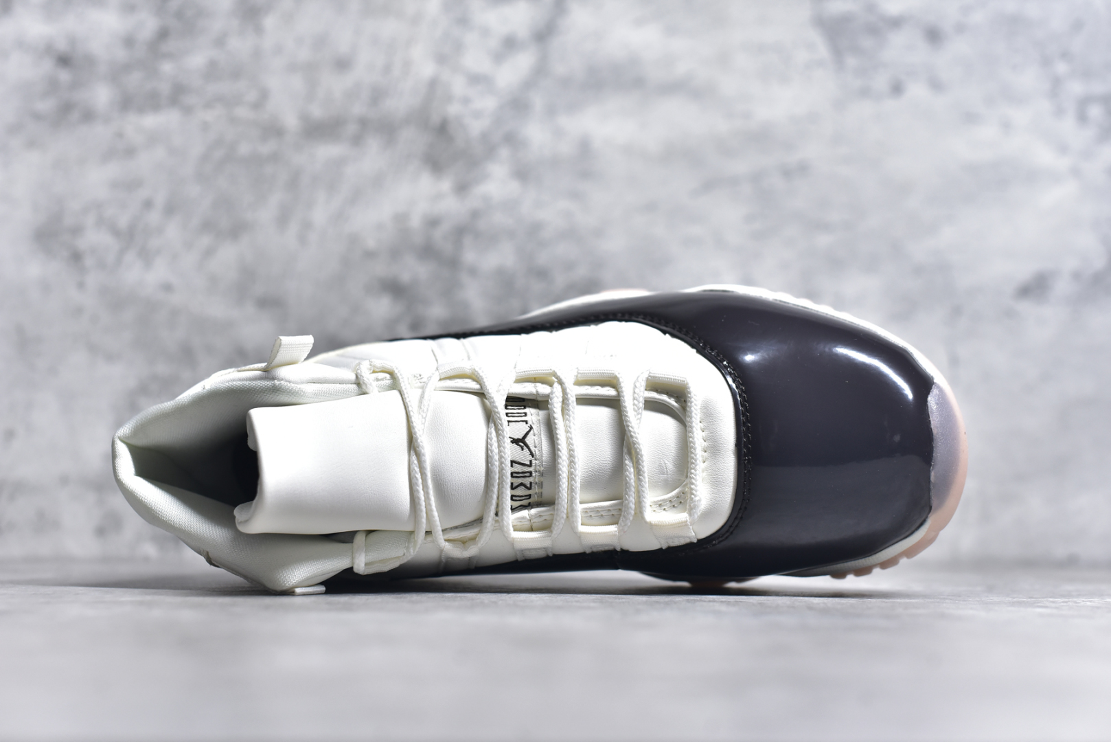 图片[4]-#Air Jordan 11 Retro 💯外贸平台独立订单 大厂出品 原楦原档案数据开模打造 原厂中底拉帮钢印 原厂漆皮 防冻不开裂 头层皮料 原装鞋撑 水晶大底正确色度色泽 原楦原数据刺绣 原厂车缝走线及对位 毫厘不差 飞人logo采用原数据电脑刺绣 原装正品碳纤维真实碳板 增强抗扭 原内标 原盒标 正确官方原盒 原厂防氧化水晶外底 原厂配套厂全掌solo气垫 尺码：36-47.5-选品中心
