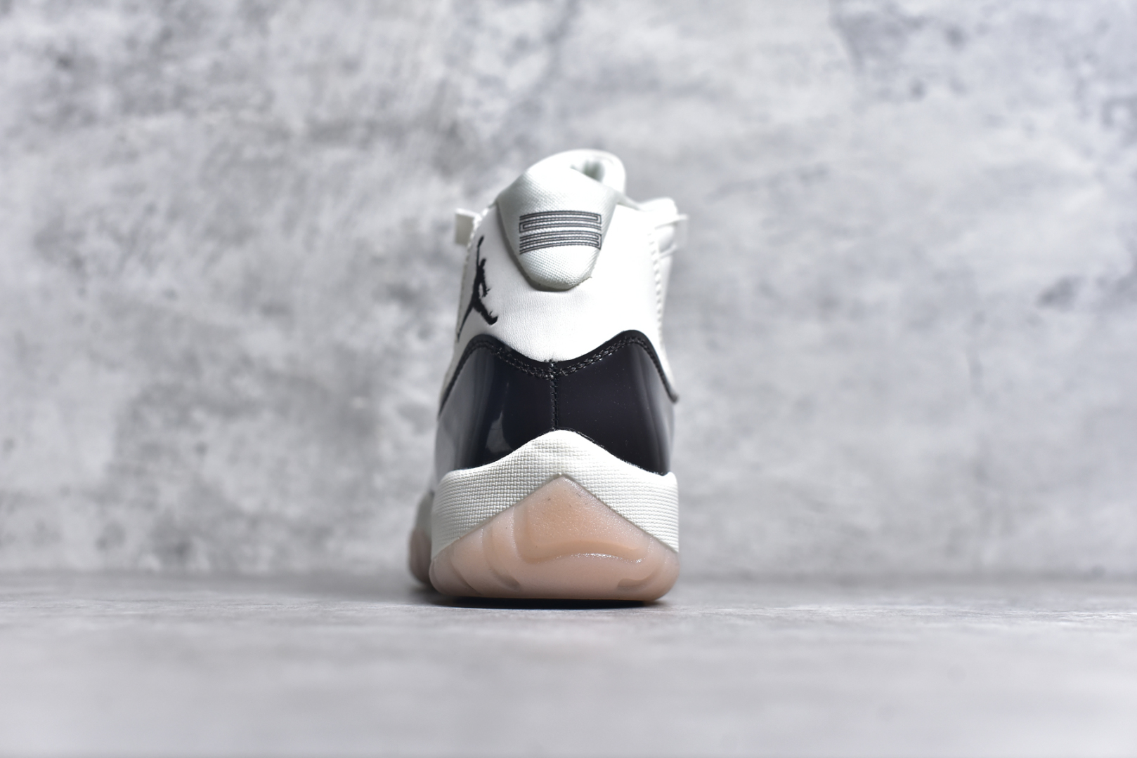 图片[5]-#Air Jordan 11 Retro 💯外贸平台独立订单 大厂出品 原楦原档案数据开模打造 原厂中底拉帮钢印 原厂漆皮 防冻不开裂 头层皮料 原装鞋撑 水晶大底正确色度色泽 原楦原数据刺绣 原厂车缝走线及对位 毫厘不差 飞人logo采用原数据电脑刺绣 原装正品碳纤维真实碳板 增强抗扭 原内标 原盒标 正确官方原盒 原厂防氧化水晶外底 原厂配套厂全掌solo气垫 尺码：36-47.5-选品中心