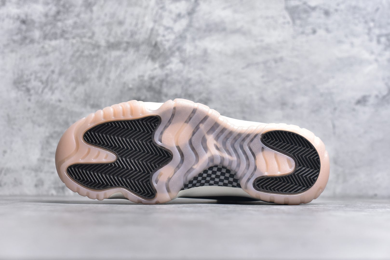 图片[6]-#Air Jordan 11 Retro 💯外贸平台独立订单 大厂出品 原楦原档案数据开模打造 原厂中底拉帮钢印 原厂漆皮 防冻不开裂 头层皮料 原装鞋撑 水晶大底正确色度色泽 原楦原数据刺绣 原厂车缝走线及对位 毫厘不差 飞人logo采用原数据电脑刺绣 原装正品碳纤维真实碳板 增强抗扭 原内标 原盒标 正确官方原盒 原厂防氧化水晶外底 原厂配套厂全掌solo气垫 尺码：36-47.5-选品中心
