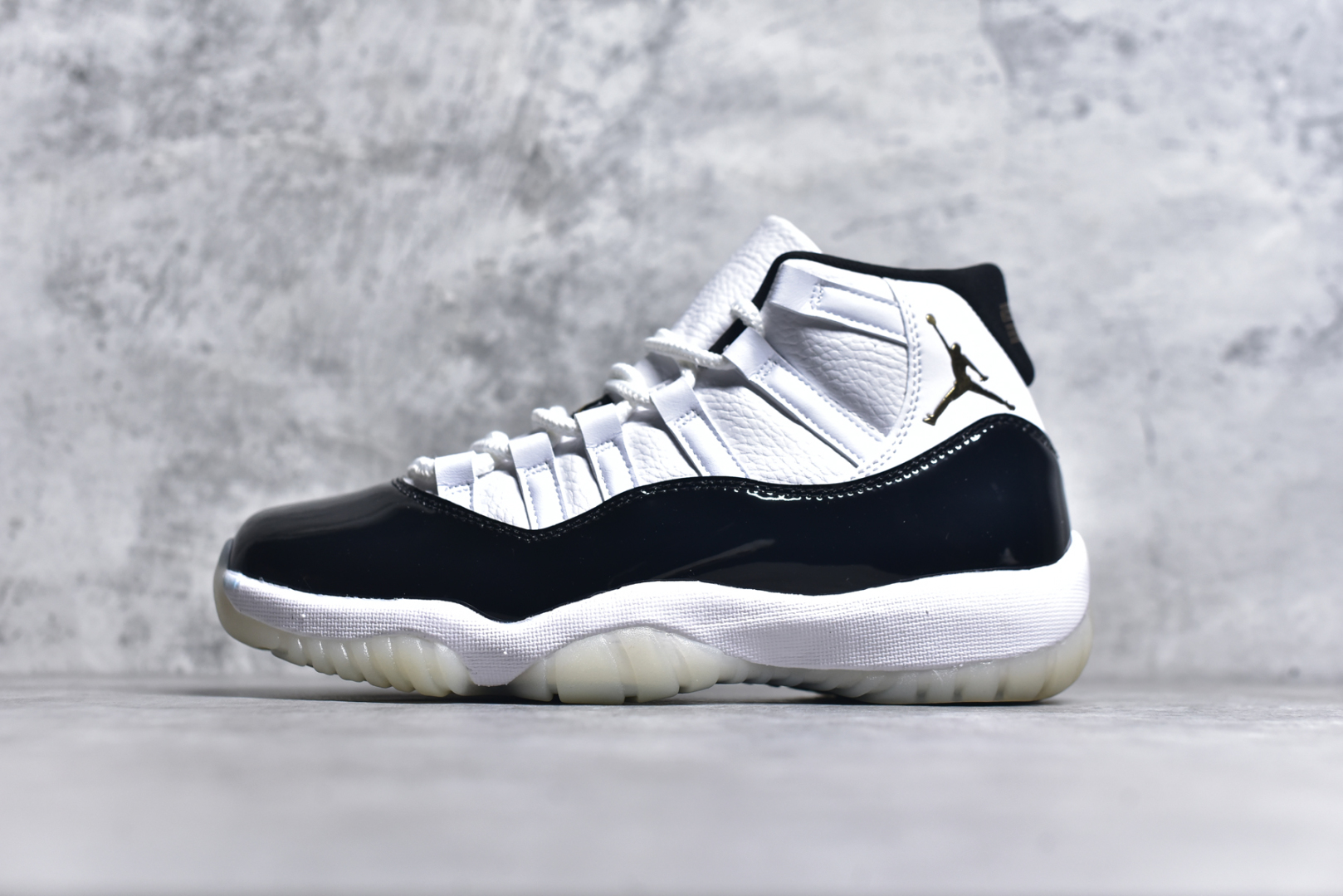 #Air Jordan 11 Retro 💯外贸平台独立订单 大厂出品 原楦原档案数据开模打造 原厂中底拉帮钢印 原厂漆皮 防冻不开裂 头层皮料 原装鞋撑 水晶大底正确色度色泽 原楦原数据刺绣 原厂车缝走线及对位 毫厘不差 飞人logo采用原数据电脑刺绣 原装正品碳纤维真实碳板 增强抗扭 原内标 原盒标 正确官方原盒 原厂防氧化水晶外底 原厂配套厂全掌solo气垫 尺码：36-47.5-选品中心