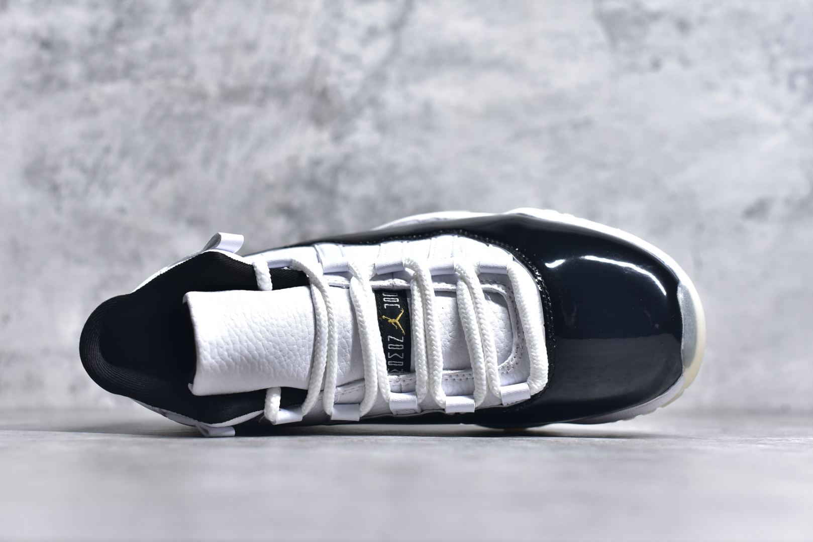 图片[4]-#Air Jordan 11 Retro 💯外贸平台独立订单 大厂出品 原楦原档案数据开模打造 原厂中底拉帮钢印 原厂漆皮 防冻不开裂 头层皮料 原装鞋撑 水晶大底正确色度色泽 原楦原数据刺绣 原厂车缝走线及对位 毫厘不差 飞人logo采用原数据电脑刺绣 原装正品碳纤维真实碳板 增强抗扭 原内标 原盒标 正确官方原盒 原厂防氧化水晶外底 原厂配套厂全掌solo气垫 尺码：36-47.5-选品中心