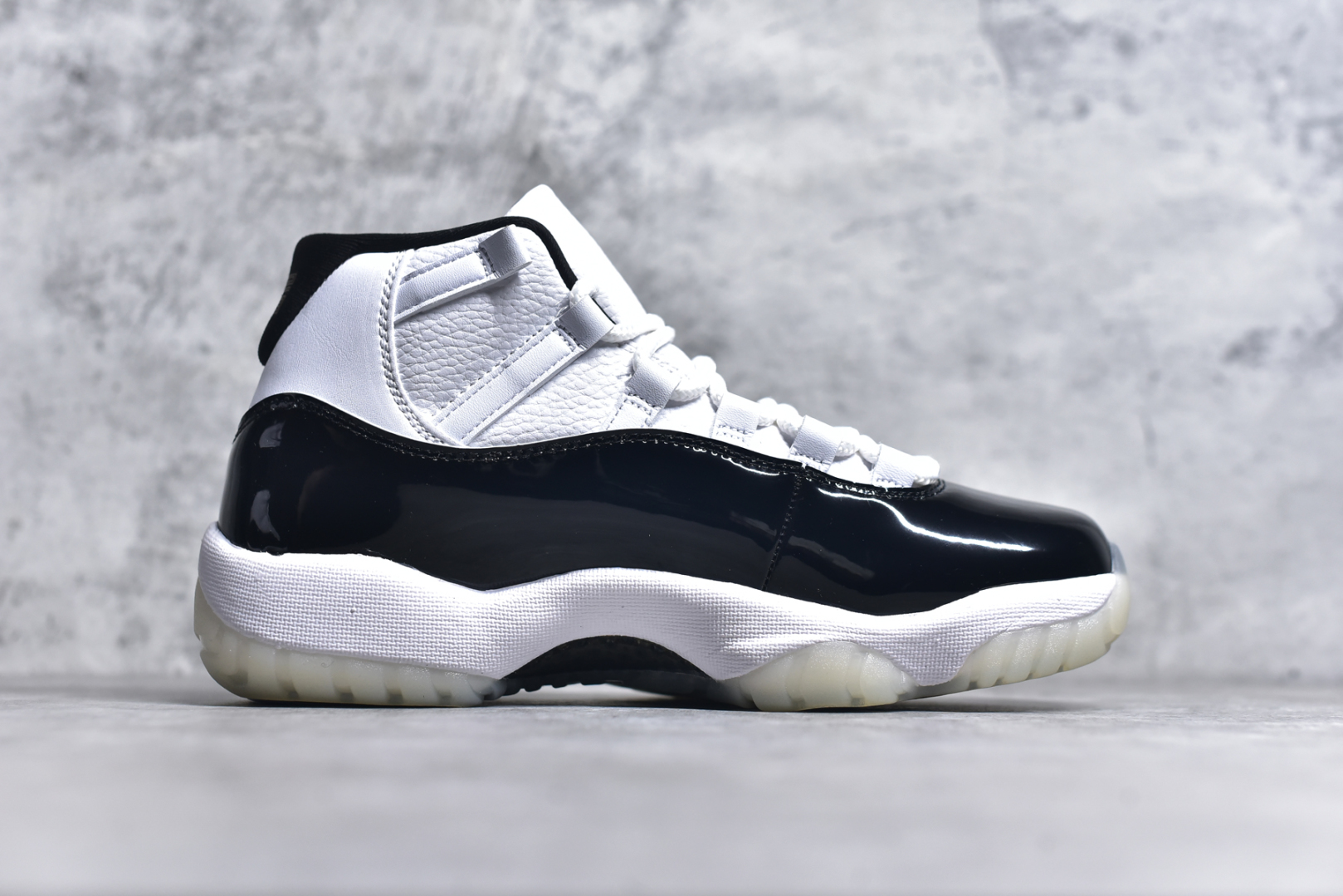 图片[3]-#Air Jordan 11 Retro 💯外贸平台独立订单 大厂出品 原楦原档案数据开模打造 原厂中底拉帮钢印 原厂漆皮 防冻不开裂 头层皮料 原装鞋撑 水晶大底正确色度色泽 原楦原数据刺绣 原厂车缝走线及对位 毫厘不差 飞人logo采用原数据电脑刺绣 原装正品碳纤维真实碳板 增强抗扭 原内标 原盒标 正确官方原盒 原厂防氧化水晶外底 原厂配套厂全掌solo气垫 尺码：36-47.5-选品中心