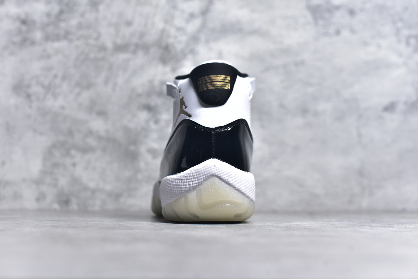 图片[5]-#Air Jordan 11 Retro 💯外贸平台独立订单 大厂出品 原楦原档案数据开模打造 原厂中底拉帮钢印 原厂漆皮 防冻不开裂 头层皮料 原装鞋撑 水晶大底正确色度色泽 原楦原数据刺绣 原厂车缝走线及对位 毫厘不差 飞人logo采用原数据电脑刺绣 原装正品碳纤维真实碳板 增强抗扭 原内标 原盒标 正确官方原盒 原厂防氧化水晶外底 原厂配套厂全掌solo气垫 尺码：36-47.5-选品中心