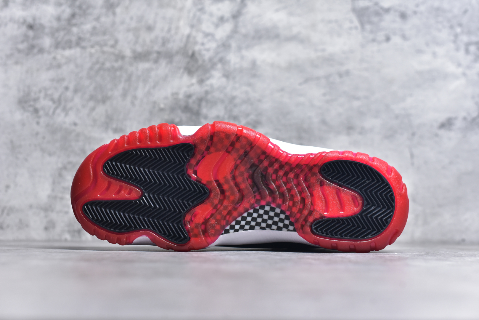 图片[6]-#Air Jordan 11 Retro 💯外贸平台独立订单 大厂出品 原楦原档案数据开模打造 原厂中底拉帮钢印 原厂漆皮 防冻不开裂 头层皮料 原装鞋撑 水晶大底正确色度色泽 原楦原数据刺绣 原厂车缝走线及对位 毫厘不差 飞人logo采用原数据电脑刺绣 原装正品碳纤维真实碳板 增强抗扭 原内标 原盒标 正确官方原盒 原厂防氧化水晶外底 原厂配套厂全掌solo气垫 尺码：36-47.5-选品中心
