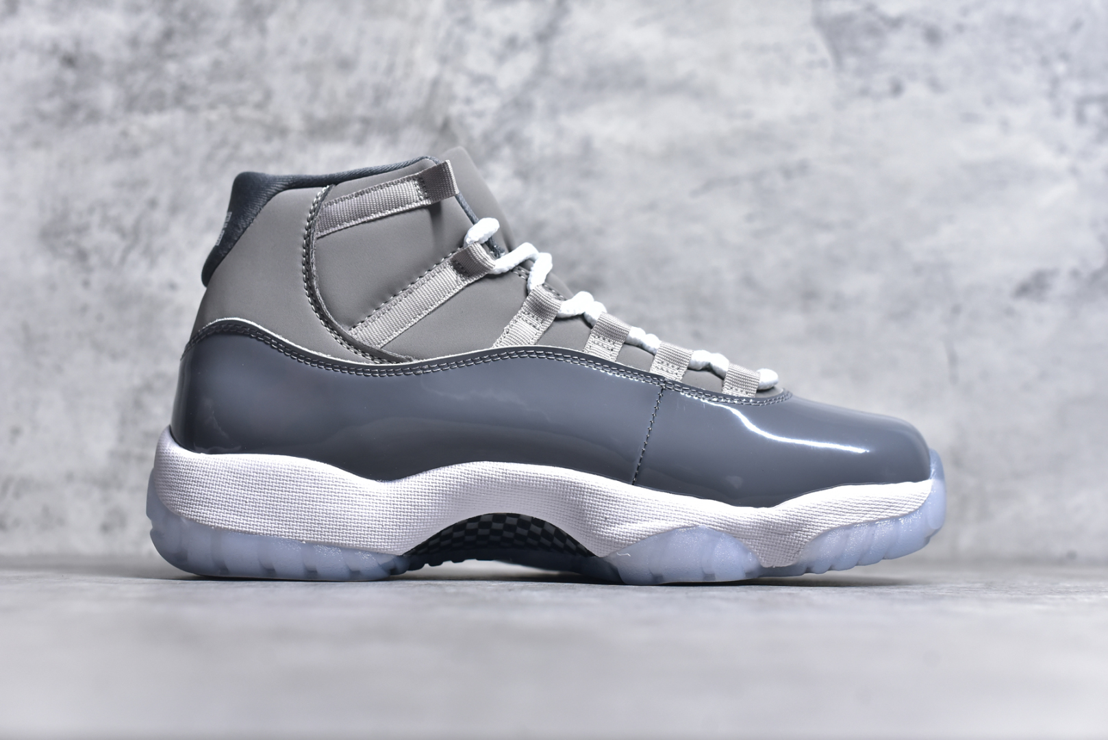 图片[3]-#Air Jordan 11 Retro 💯外贸平台独立订单 大厂出品 原楦原档案数据开模打造 原厂中底拉帮钢印 原厂漆皮 防冻不开裂 头层皮料 原装鞋撑 水晶大底正确色度色泽 原楦原数据刺绣 原厂车缝走线及对位 毫厘不差 飞人logo采用原数据电脑刺绣 原装正品碳纤维真实碳板 增强抗扭 原内标 原盒标 正确官方原盒 原厂防氧化水晶外底 原厂配套厂全掌solo气垫 尺码：36-47.5-选品中心