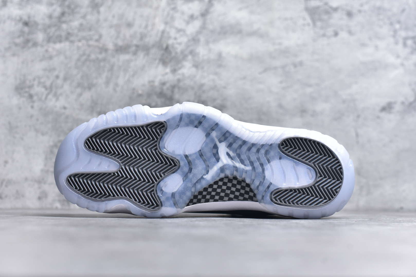 图片[6]-#Air Jordan 11 Retro 💯外贸平台独立订单 大厂出品 原楦原档案数据开模打造 原厂中底拉帮钢印 原厂漆皮 防冻不开裂 头层皮料 原装鞋撑 水晶大底正确色度色泽 原楦原数据刺绣 原厂车缝走线及对位 毫厘不差 飞人logo采用原数据电脑刺绣 原装正品碳纤维真实碳板 增强抗扭 原内标 原盒标 正确官方原盒 原厂防氧化水晶外底 原厂配套厂全掌solo气垫 尺码：36-47.5-选品中心