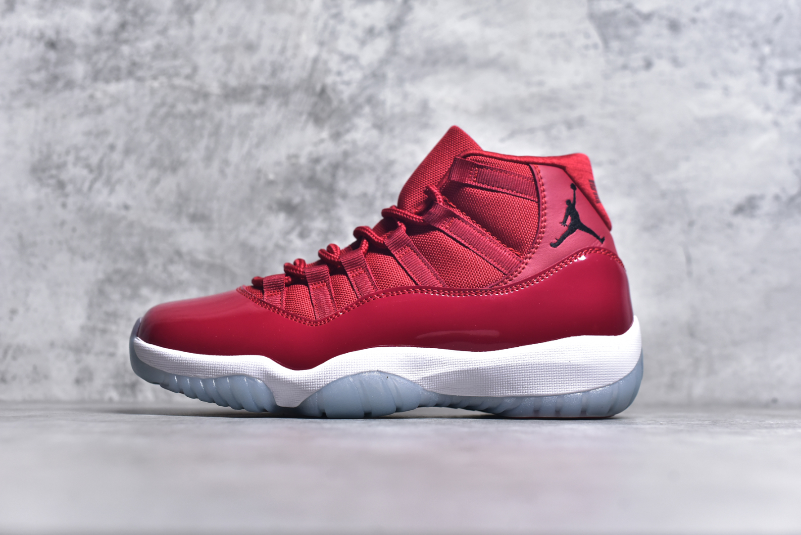 #Air Jordan 11 Retro 💯外贸平台独立订单 大厂出品 原楦原档案数据开模打造 原厂中底拉帮钢印 原厂漆皮 防冻不开裂 头层皮料 原装鞋撑 水晶大底正确色度色泽 原楦原数据刺绣 原厂车缝走线及对位 毫厘不差 飞人logo采用原数据电脑刺绣 原装正品碳纤维真实碳板 增强抗扭 原内标 原盒标 正确官方原盒 原厂防氧化水晶外底 原厂配套厂全掌solo气垫 尺码：36-47.5-选品中心