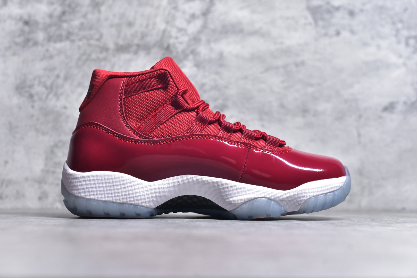 图片[3]-#Air Jordan 11 Retro 💯外贸平台独立订单 大厂出品 原楦原档案数据开模打造 原厂中底拉帮钢印 原厂漆皮 防冻不开裂 头层皮料 原装鞋撑 水晶大底正确色度色泽 原楦原数据刺绣 原厂车缝走线及对位 毫厘不差 飞人logo采用原数据电脑刺绣 原装正品碳纤维真实碳板 增强抗扭 原内标 原盒标 正确官方原盒 原厂防氧化水晶外底 原厂配套厂全掌solo气垫 尺码：36-47.5-选品中心