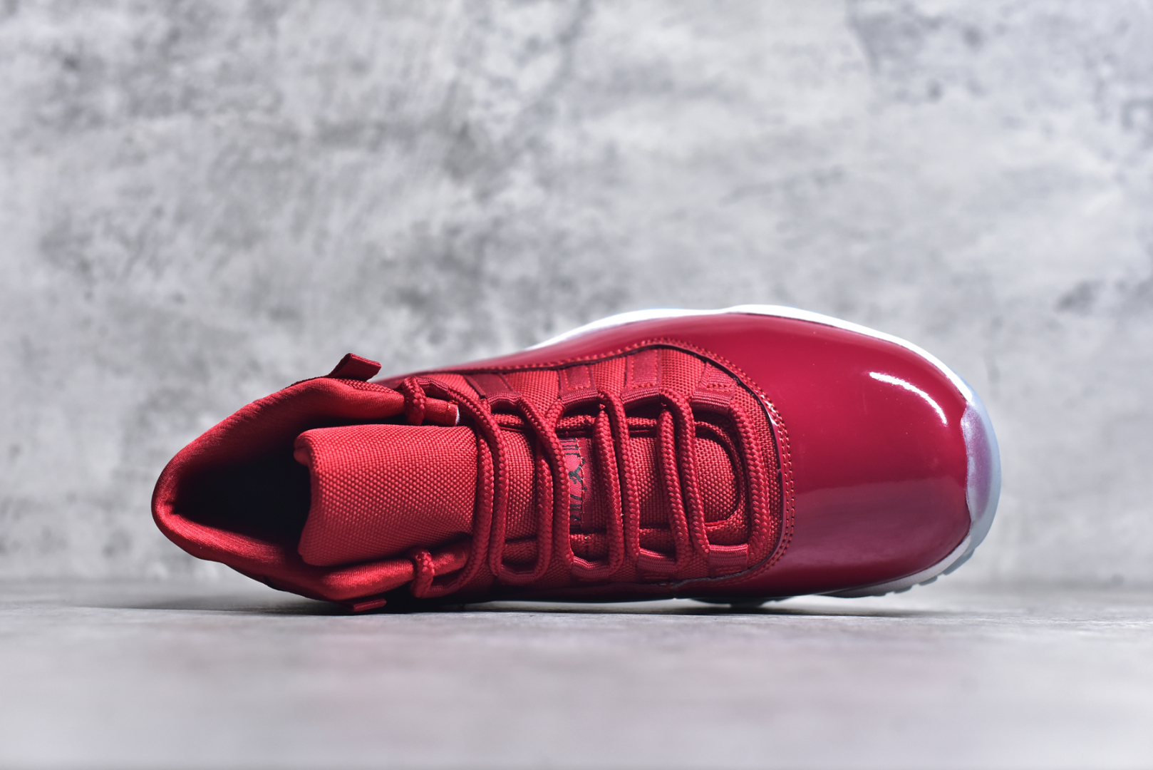 图片[4]-#Air Jordan 11 Retro 💯外贸平台独立订单 大厂出品 原楦原档案数据开模打造 原厂中底拉帮钢印 原厂漆皮 防冻不开裂 头层皮料 原装鞋撑 水晶大底正确色度色泽 原楦原数据刺绣 原厂车缝走线及对位 毫厘不差 飞人logo采用原数据电脑刺绣 原装正品碳纤维真实碳板 增强抗扭 原内标 原盒标 正确官方原盒 原厂防氧化水晶外底 原厂配套厂全掌solo气垫 尺码：36-47.5-选品中心