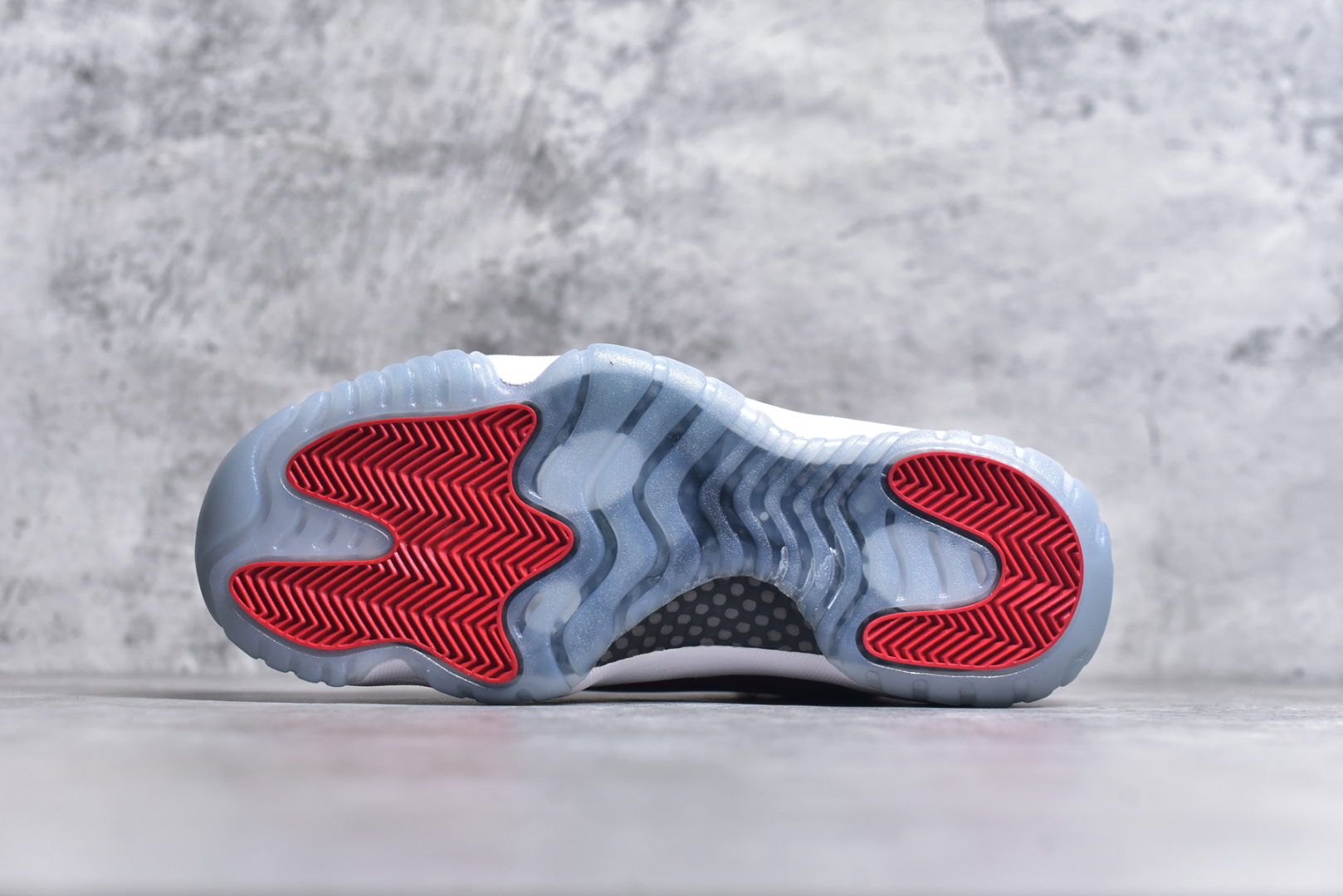 图片[6]-#Air Jordan 11 Retro 💯外贸平台独立订单 大厂出品 原楦原档案数据开模打造 原厂中底拉帮钢印 原厂漆皮 防冻不开裂 头层皮料 原装鞋撑 水晶大底正确色度色泽 原楦原数据刺绣 原厂车缝走线及对位 毫厘不差 飞人logo采用原数据电脑刺绣 原装正品碳纤维真实碳板 增强抗扭 原内标 原盒标 正确官方原盒 原厂防氧化水晶外底 原厂配套厂全掌solo气垫 尺码：36-47.5-选品中心