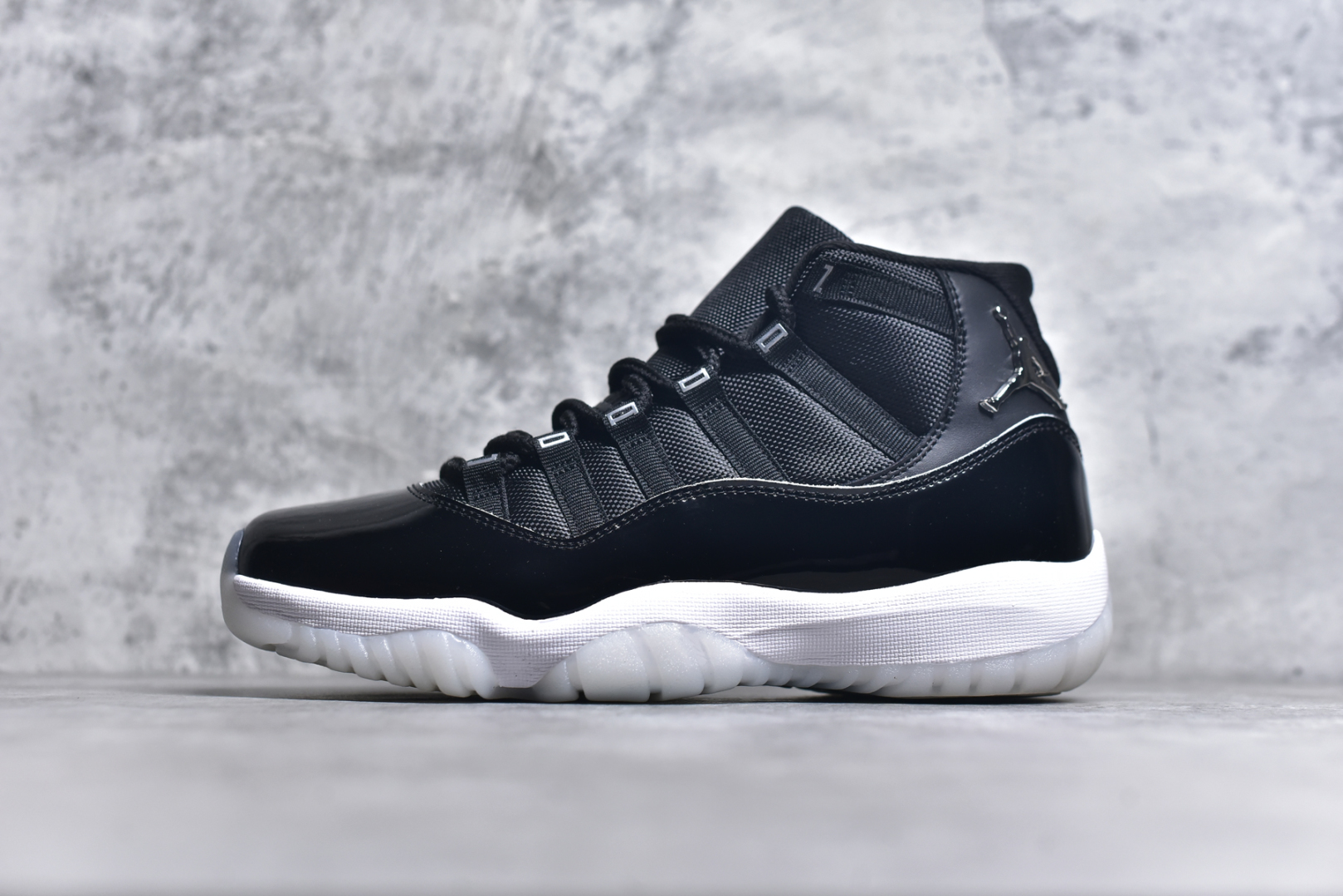 #Air Jordan 11 Retro 💯外贸平台独立订单 大厂出品 原楦原档案数据开模打造 原厂中底拉帮钢印 原厂漆皮 防冻不开裂 头层皮料 原装鞋撑 水晶大底正确色度色泽 原楦原数据刺绣 原厂车缝走线及对位 毫厘不差 飞人logo采用原数据电脑刺绣 原装正品碳纤维真实碳板 增强抗扭 原内标 原盒标 正确官方原盒 原厂防氧化水晶外底 原厂配套厂全掌solo气垫 尺码：36-47.5-选品中心