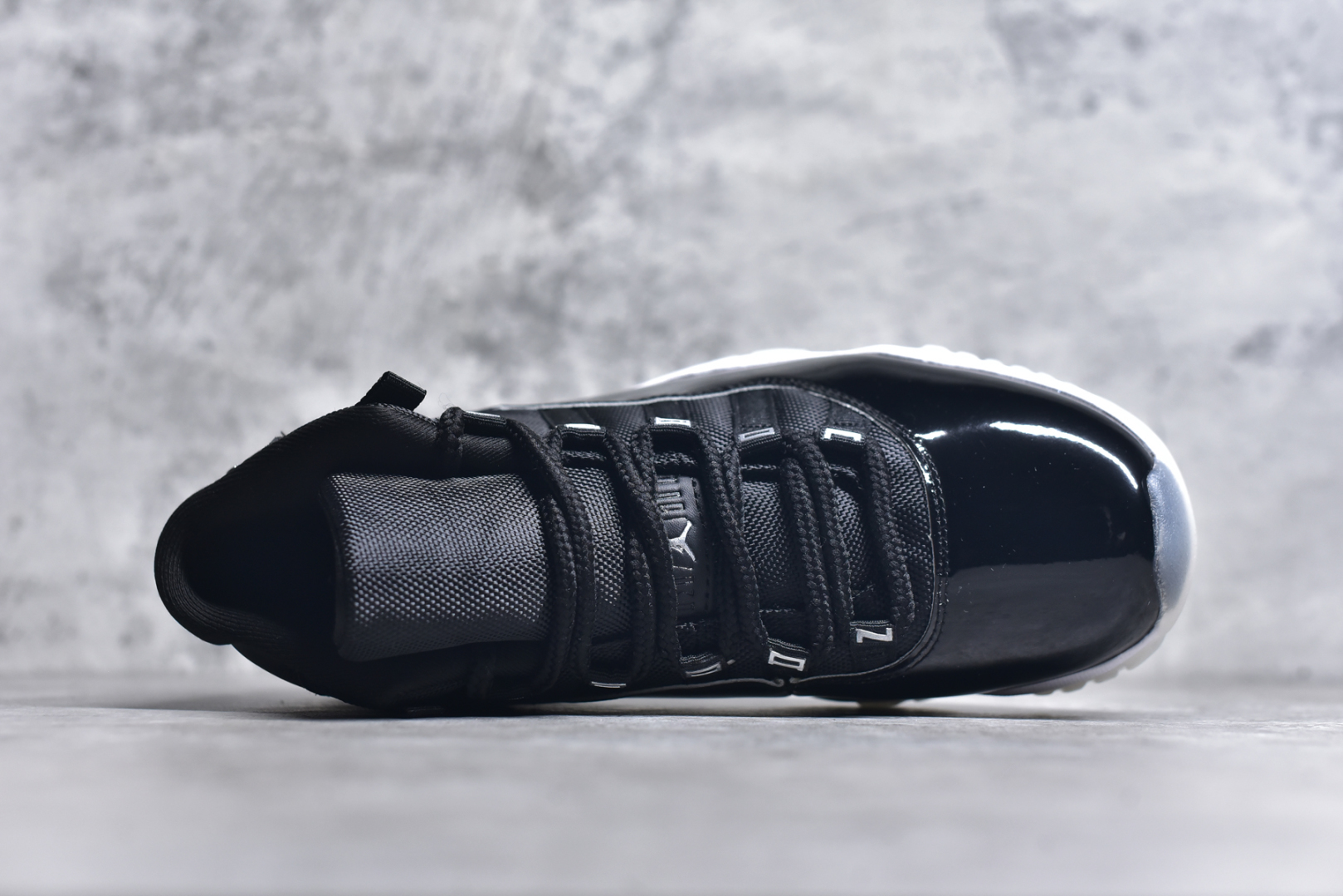 图片[4]-#Air Jordan 11 Retro 💯外贸平台独立订单 大厂出品 原楦原档案数据开模打造 原厂中底拉帮钢印 原厂漆皮 防冻不开裂 头层皮料 原装鞋撑 水晶大底正确色度色泽 原楦原数据刺绣 原厂车缝走线及对位 毫厘不差 飞人logo采用原数据电脑刺绣 原装正品碳纤维真实碳板 增强抗扭 原内标 原盒标 正确官方原盒 原厂防氧化水晶外底 原厂配套厂全掌solo气垫 尺码：36-47.5-选品中心