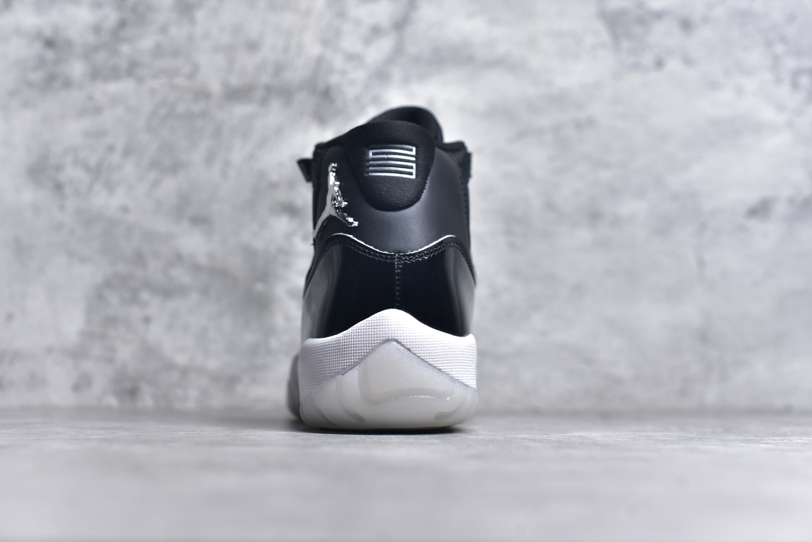 图片[5]-#Air Jordan 11 Retro 💯外贸平台独立订单 大厂出品 原楦原档案数据开模打造 原厂中底拉帮钢印 原厂漆皮 防冻不开裂 头层皮料 原装鞋撑 水晶大底正确色度色泽 原楦原数据刺绣 原厂车缝走线及对位 毫厘不差 飞人logo采用原数据电脑刺绣 原装正品碳纤维真实碳板 增强抗扭 原内标 原盒标 正确官方原盒 原厂防氧化水晶外底 原厂配套厂全掌solo气垫 尺码：36-47.5-选品中心