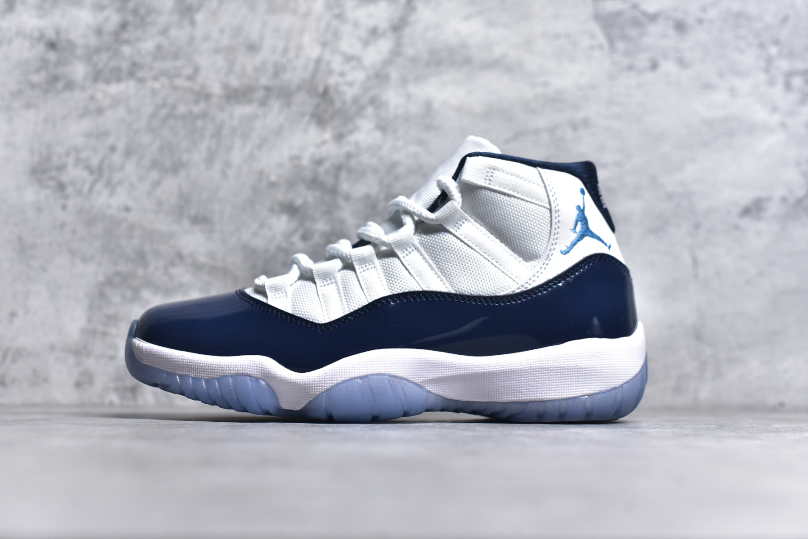 #Air Jordan 11 Retro 💯外贸平台独立订单 大厂出品 原楦原档案数据开模打造 原厂中底拉帮钢印 原厂漆皮 防冻不开裂 头层皮料 原装鞋撑 水晶大底正确色度色泽 原楦原数据刺绣 原厂车缝走线及对位 毫厘不差 飞人logo采用原数据电脑刺绣 原装正品碳纤维真实碳板 增强抗扭 原内标 原盒标 正确官方原盒 原厂防氧化水晶外底 原厂配套厂全掌solo气垫 尺码：36-47.5-选品中心
