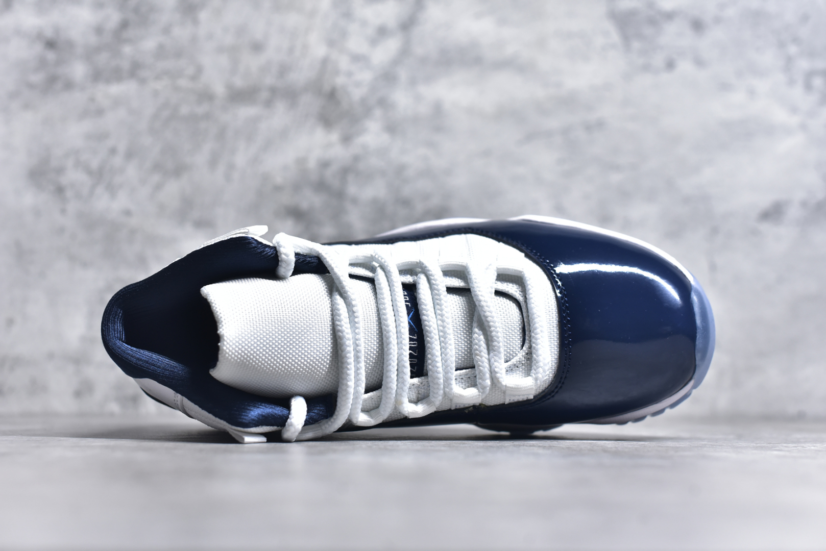 图片[4]-#Air Jordan 11 Retro 💯外贸平台独立订单 大厂出品 原楦原档案数据开模打造 原厂中底拉帮钢印 原厂漆皮 防冻不开裂 头层皮料 原装鞋撑 水晶大底正确色度色泽 原楦原数据刺绣 原厂车缝走线及对位 毫厘不差 飞人logo采用原数据电脑刺绣 原装正品碳纤维真实碳板 增强抗扭 原内标 原盒标 正确官方原盒 原厂防氧化水晶外底 原厂配套厂全掌solo气垫 尺码：36-47.5-选品中心