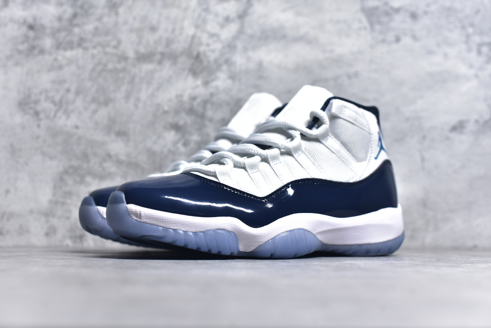图片[2]-#Air Jordan 11 Retro 💯外贸平台独立订单 大厂出品 原楦原档案数据开模打造 原厂中底拉帮钢印 原厂漆皮 防冻不开裂 头层皮料 原装鞋撑 水晶大底正确色度色泽 原楦原数据刺绣 原厂车缝走线及对位 毫厘不差 飞人logo采用原数据电脑刺绣 原装正品碳纤维真实碳板 增强抗扭 原内标 原盒标 正确官方原盒 原厂防氧化水晶外底 原厂配套厂全掌solo气垫 尺码：36-47.5-选品中心