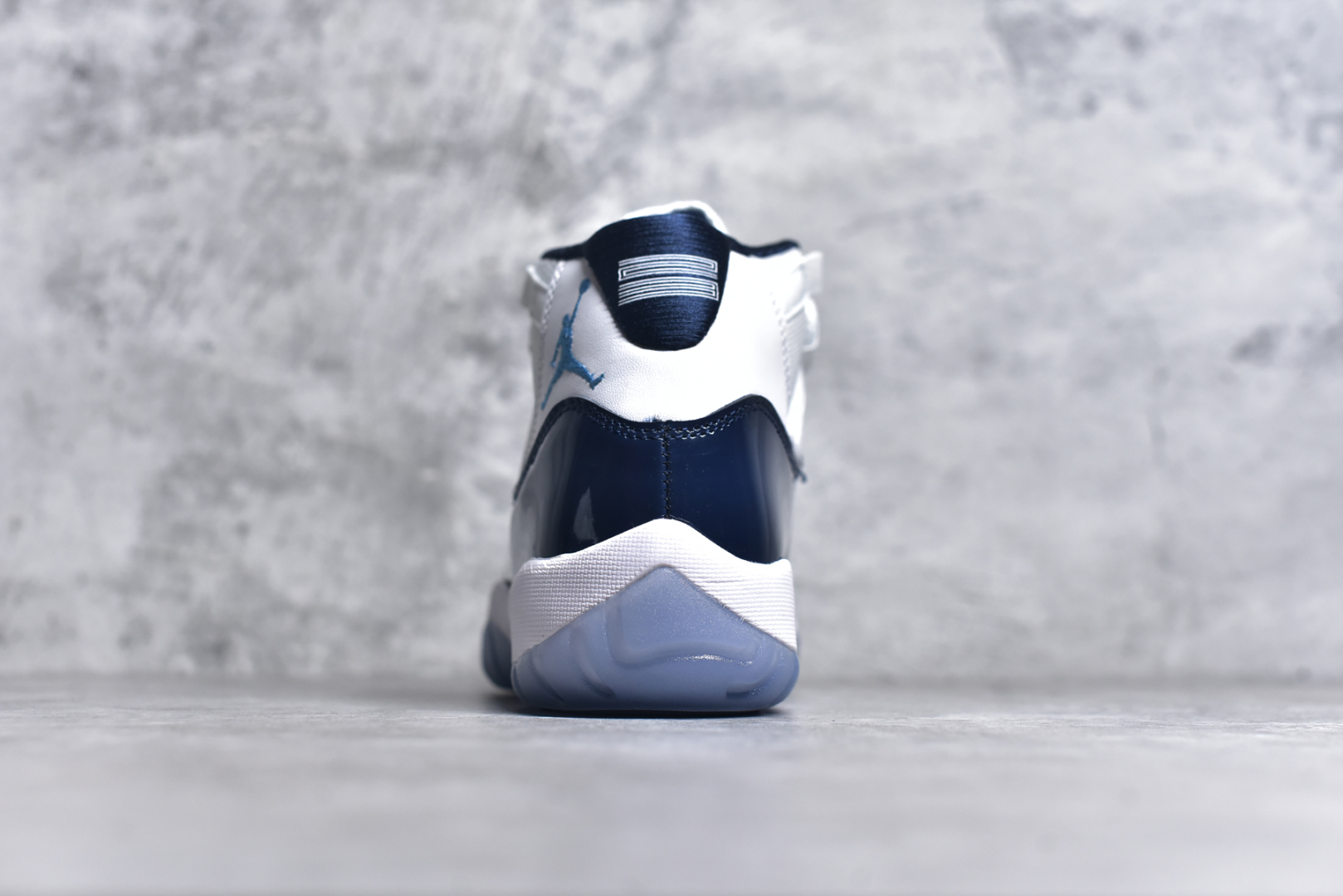 图片[5]-#Air Jordan 11 Retro 💯外贸平台独立订单 大厂出品 原楦原档案数据开模打造 原厂中底拉帮钢印 原厂漆皮 防冻不开裂 头层皮料 原装鞋撑 水晶大底正确色度色泽 原楦原数据刺绣 原厂车缝走线及对位 毫厘不差 飞人logo采用原数据电脑刺绣 原装正品碳纤维真实碳板 增强抗扭 原内标 原盒标 正确官方原盒 原厂防氧化水晶外底 原厂配套厂全掌solo气垫 尺码：36-47.5-选品中心