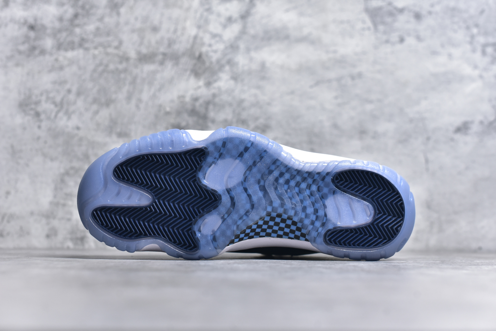 图片[6]-#Air Jordan 11 Retro 💯外贸平台独立订单 大厂出品 原楦原档案数据开模打造 原厂中底拉帮钢印 原厂漆皮 防冻不开裂 头层皮料 原装鞋撑 水晶大底正确色度色泽 原楦原数据刺绣 原厂车缝走线及对位 毫厘不差 飞人logo采用原数据电脑刺绣 原装正品碳纤维真实碳板 增强抗扭 原内标 原盒标 正确官方原盒 原厂防氧化水晶外底 原厂配套厂全掌solo气垫 尺码：36-47.5-选品中心