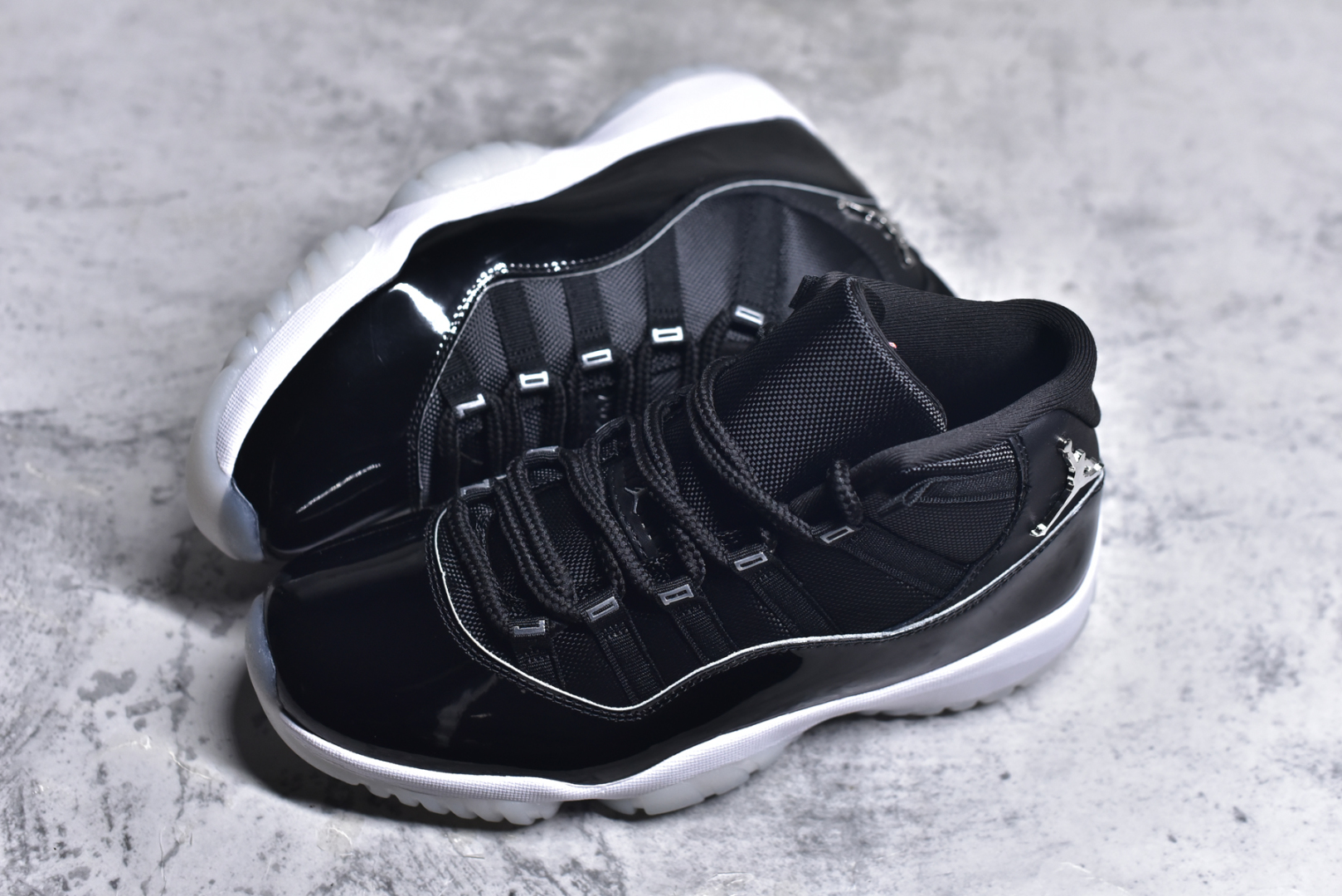 图片[7]-#Air Jordan 11 Retro 💯外贸平台独立订单 大厂出品 原楦原档案数据开模打造 原厂中底拉帮钢印 原厂漆皮 防冻不开裂 头层皮料 原装鞋撑 水晶大底正确色度色泽 原楦原数据刺绣 原厂车缝走线及对位 毫厘不差 飞人logo采用原数据电脑刺绣 原装正品碳纤维真实碳板 增强抗扭 原内标 原盒标 正确官方原盒 原厂防氧化水晶外底 原厂配套厂全掌solo气垫 尺码：36-47.5-选品中心