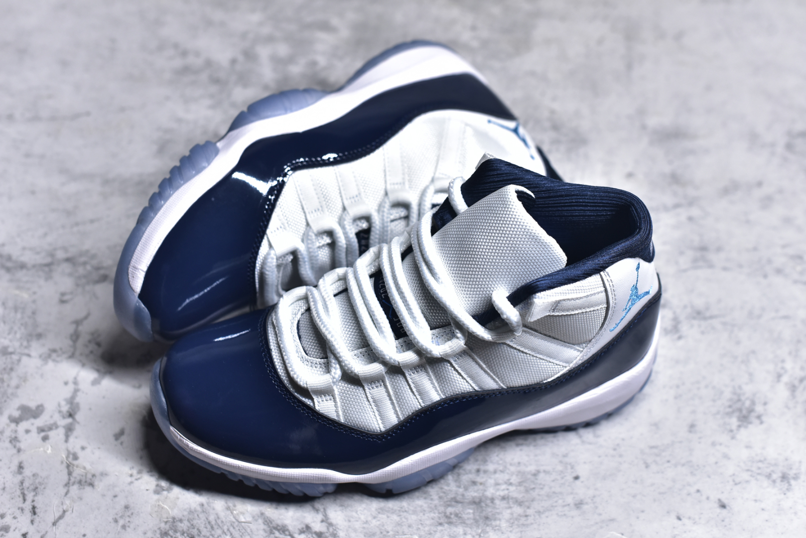 图片[7]-#Air Jordan 11 Retro 💯外贸平台独立订单 大厂出品 原楦原档案数据开模打造 原厂中底拉帮钢印 原厂漆皮 防冻不开裂 头层皮料 原装鞋撑 水晶大底正确色度色泽 原楦原数据刺绣 原厂车缝走线及对位 毫厘不差 飞人logo采用原数据电脑刺绣 原装正品碳纤维真实碳板 增强抗扭 原内标 原盒标 正确官方原盒 原厂防氧化水晶外底 原厂配套厂全掌solo气垫 尺码：36-47.5-选品中心