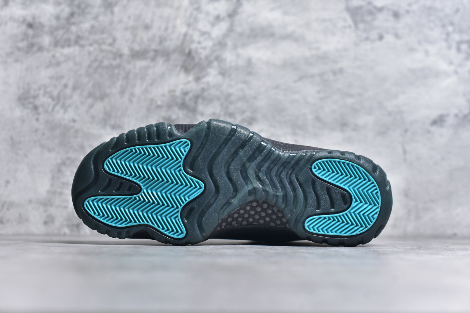 图片[6]-#Air Jordan 11 Retro 💯外贸平台独立订单 大厂出品 原楦原档案数据开模打造 原厂中底拉帮钢印 原厂漆皮 防冻不开裂 头层皮料 原装鞋撑 水晶大底正确色度色泽 原楦原数据刺绣 原厂车缝走线及对位 毫厘不差 飞人logo采用原数据电脑刺绣 原装正品碳纤维真实碳板 增强抗扭 原内标 原盒标 正确官方原盒 原厂防氧化水晶外底 原厂配套厂全掌solo气垫 尺码：36-47.5-选品中心