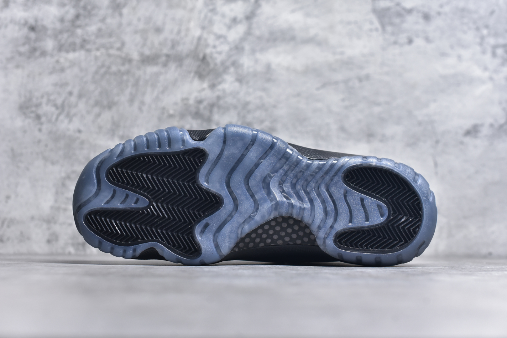 图片[6]-#Air Jordan 11 Retro 💯外贸平台独立订单 大厂出品 原楦原档案数据开模打造 原厂中底拉帮钢印 原厂漆皮 防冻不开裂 头层皮料 原装鞋撑 水晶大底正确色度色泽 原楦原数据刺绣 原厂车缝走线及对位 毫厘不差 飞人logo采用原数据电脑刺绣 原装正品碳纤维真实碳板 增强抗扭 原内标 原盒标 正确官方原盒 原厂防氧化水晶外底 原厂配套厂全掌solo气垫 尺码：36-47.5-选品中心