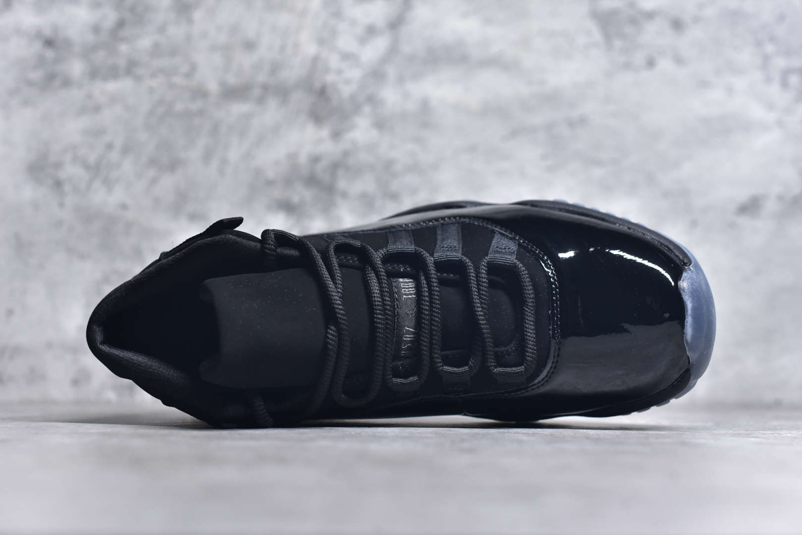 图片[4]-#Air Jordan 11 Retro 💯外贸平台独立订单 大厂出品 原楦原档案数据开模打造 原厂中底拉帮钢印 原厂漆皮 防冻不开裂 头层皮料 原装鞋撑 水晶大底正确色度色泽 原楦原数据刺绣 原厂车缝走线及对位 毫厘不差 飞人logo采用原数据电脑刺绣 原装正品碳纤维真实碳板 增强抗扭 原内标 原盒标 正确官方原盒 原厂防氧化水晶外底 原厂配套厂全掌solo气垫 尺码：36-47.5-选品中心