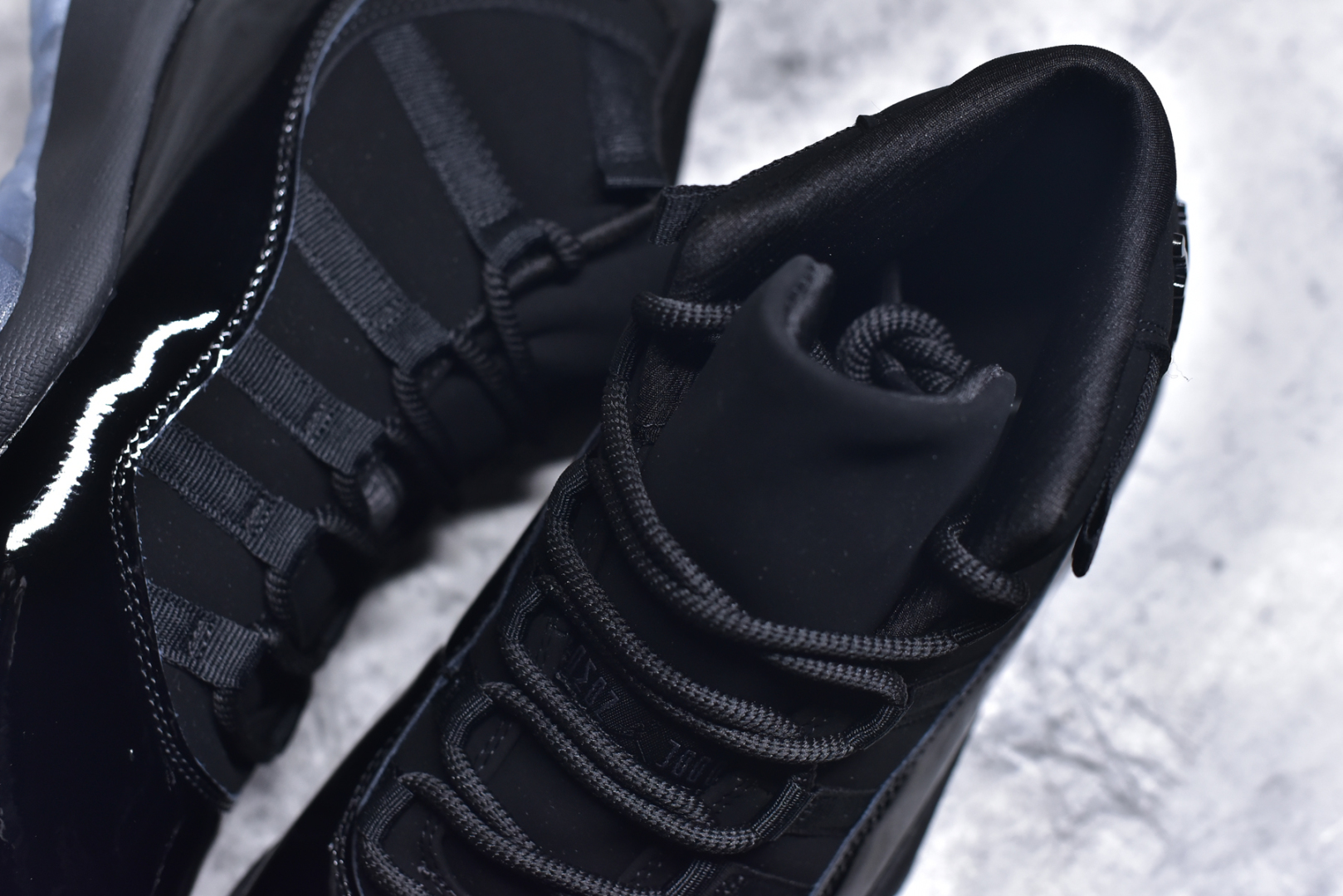 图片[9]-#Air Jordan 11 Retro 💯外贸平台独立订单 大厂出品 原楦原档案数据开模打造 原厂中底拉帮钢印 原厂漆皮 防冻不开裂 头层皮料 原装鞋撑 水晶大底正确色度色泽 原楦原数据刺绣 原厂车缝走线及对位 毫厘不差 飞人logo采用原数据电脑刺绣 原装正品碳纤维真实碳板 增强抗扭 原内标 原盒标 正确官方原盒 原厂防氧化水晶外底 原厂配套厂全掌solo气垫 尺码：36-47.5-选品中心