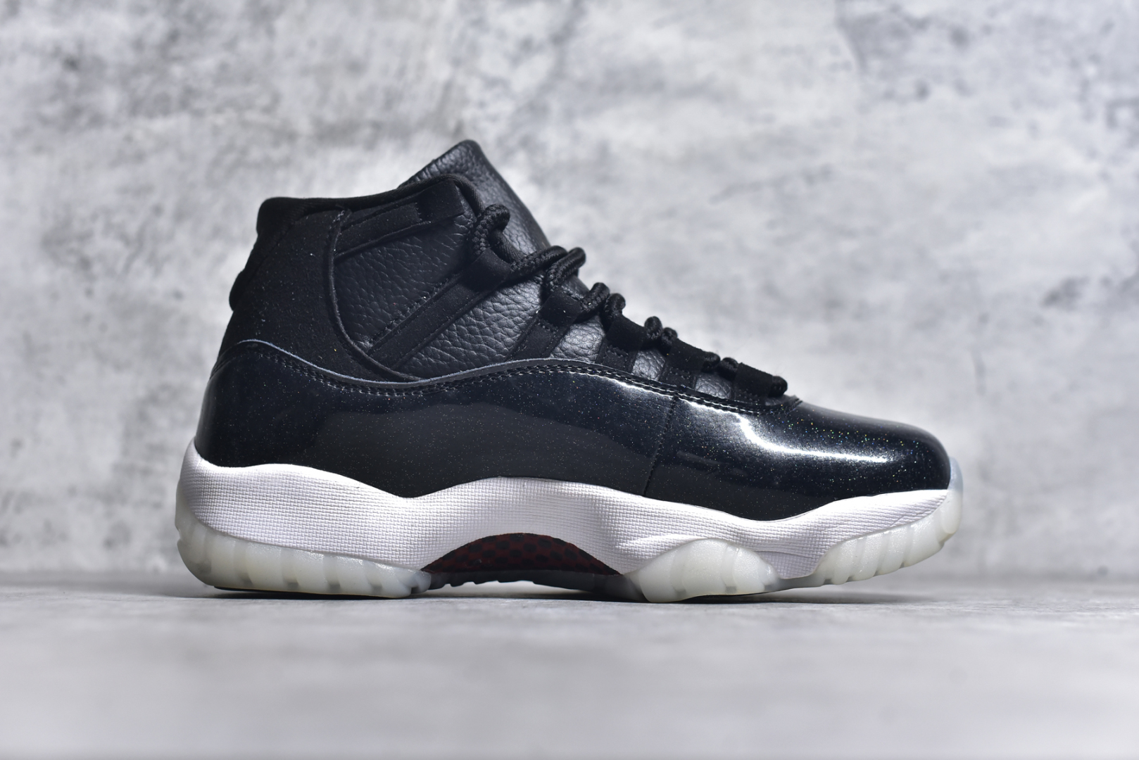 图片[3]-#Air Jordan 11 Retro 💯外贸平台独立订单 大厂出品 原楦原档案数据开模打造 原厂中底拉帮钢印 原厂漆皮 防冻不开裂 头层皮料 原装鞋撑 水晶大底正确色度色泽 原楦原数据刺绣 原厂车缝走线及对位 毫厘不差 飞人logo采用原数据电脑刺绣 原装正品碳纤维真实碳板 增强抗扭 原内标 原盒标 正确官方原盒 原厂防氧化水晶外底 原厂配套厂全掌solo气垫 尺码：36-47.5-选品中心