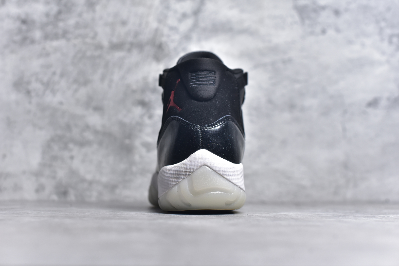 图片[5]-#Air Jordan 11 Retro 💯外贸平台独立订单 大厂出品 原楦原档案数据开模打造 原厂中底拉帮钢印 原厂漆皮 防冻不开裂 头层皮料 原装鞋撑 水晶大底正确色度色泽 原楦原数据刺绣 原厂车缝走线及对位 毫厘不差 飞人logo采用原数据电脑刺绣 原装正品碳纤维真实碳板 增强抗扭 原内标 原盒标 正确官方原盒 原厂防氧化水晶外底 原厂配套厂全掌solo气垫 尺码：36-47.5-选品中心